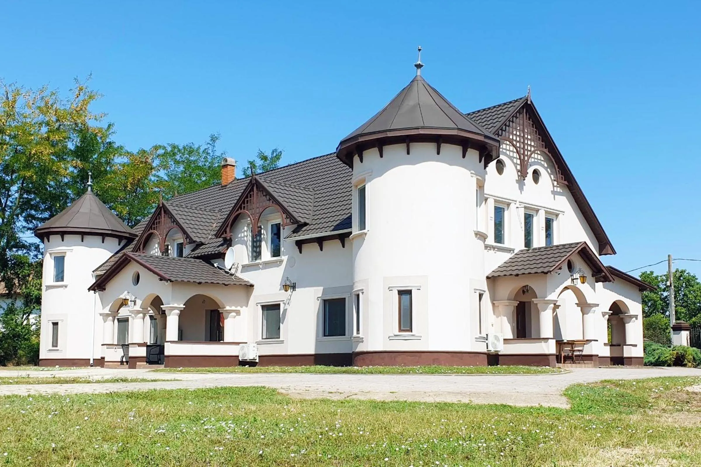 Property building in The Luxo Wine Museum Hotel
