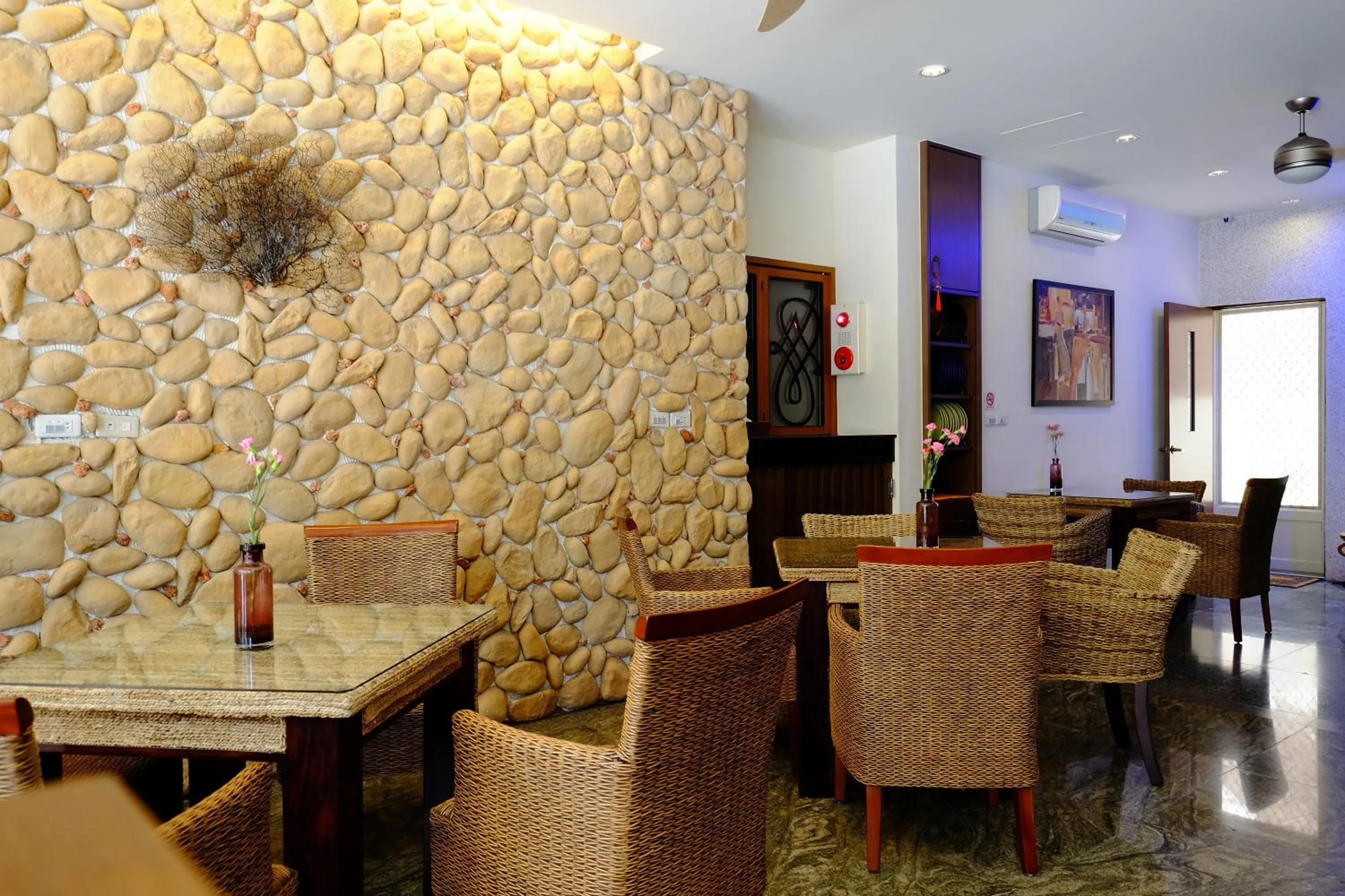 Restaurant/places to eat in Haiye Guest House