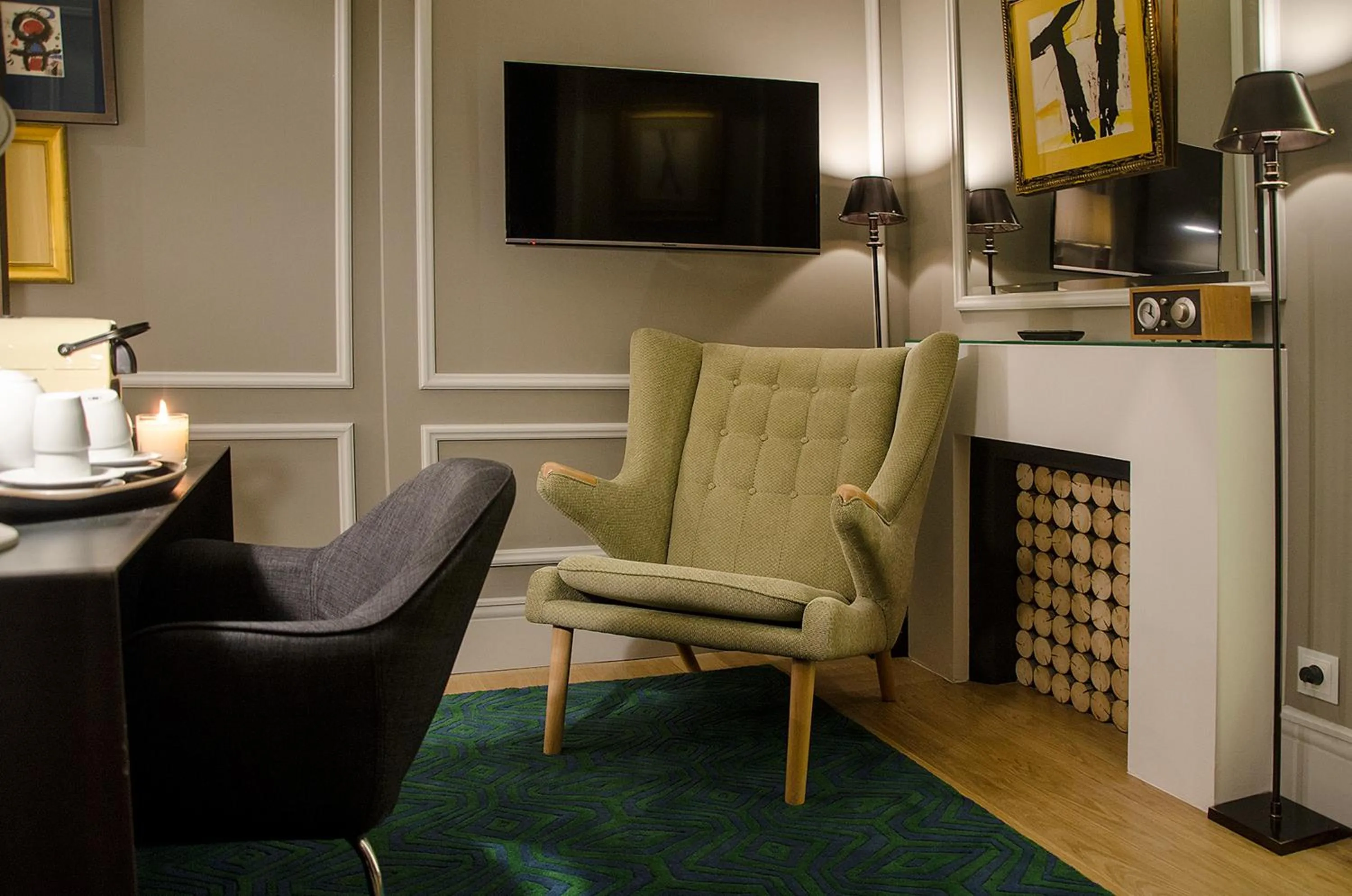 TV and multimedia in Browns Central Hotel