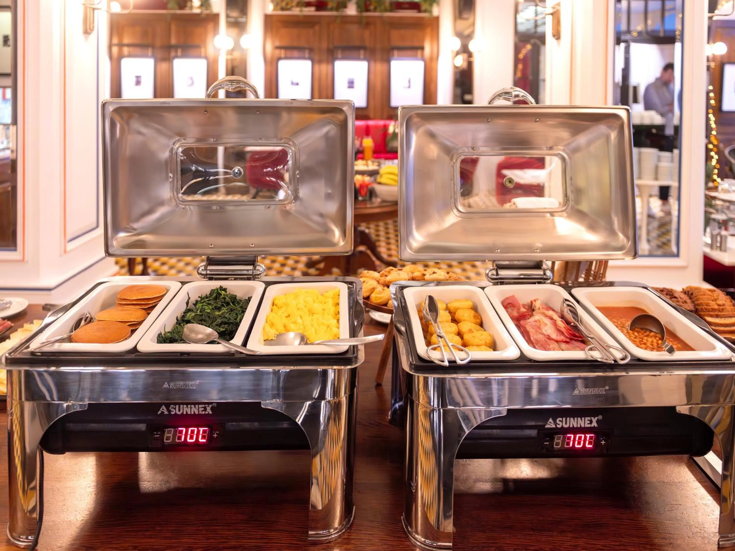 Breakfast in Browns Central Hotel