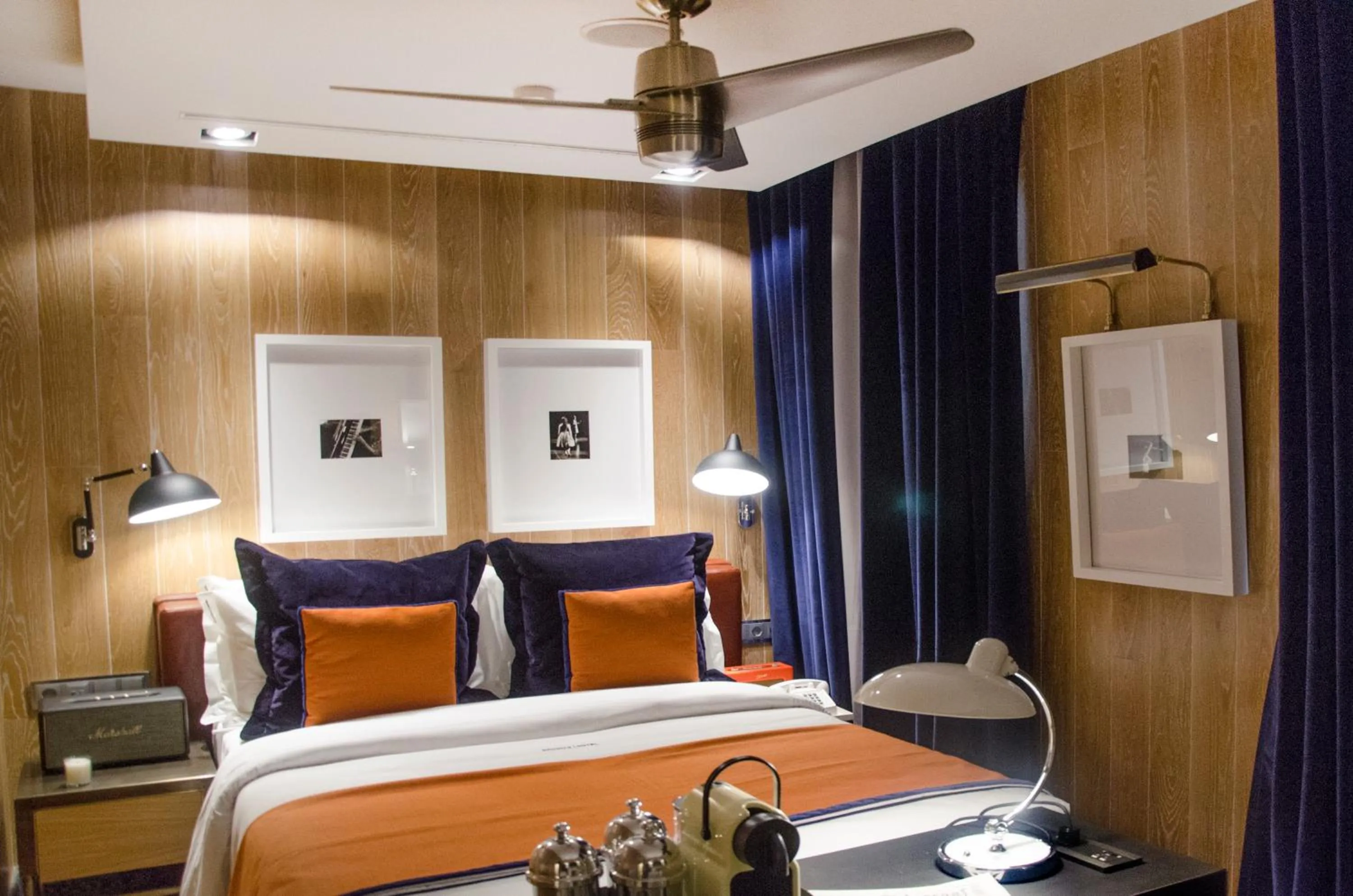 Photo of the whole room, Bed in Browns Central Hotel