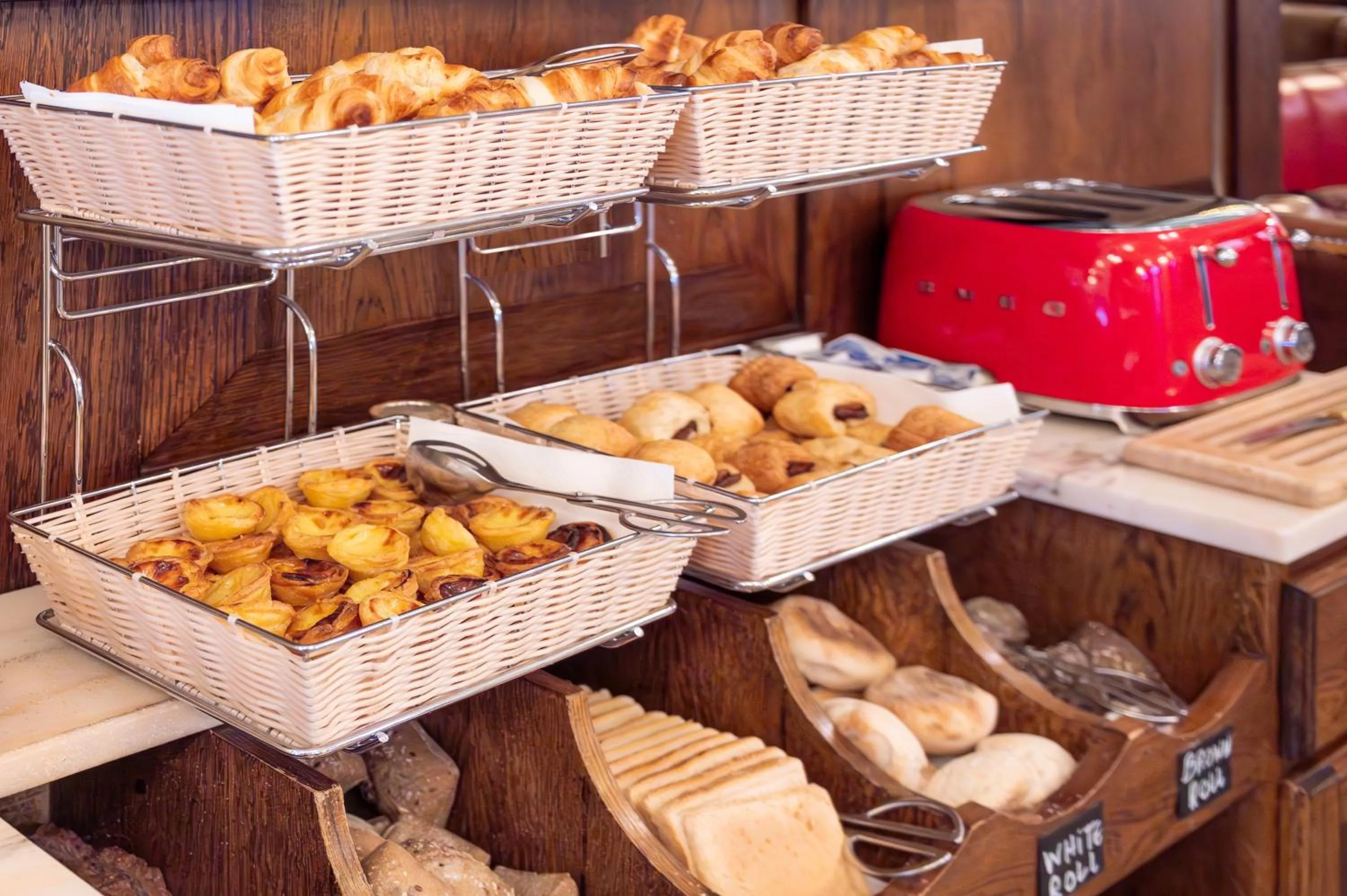 Breakfast in Browns Central Hotel