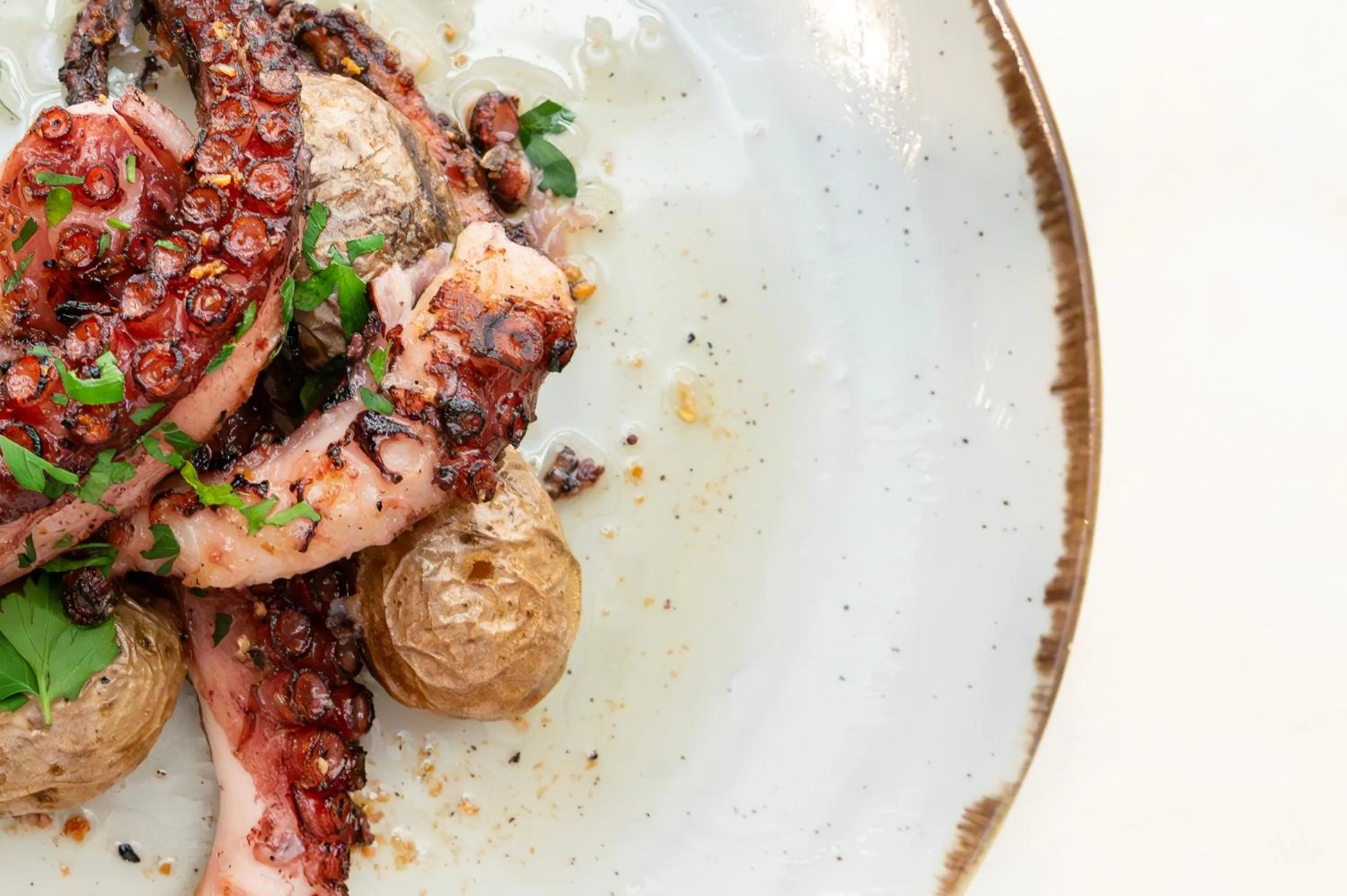 Food and drinks in Browns Central Hotel