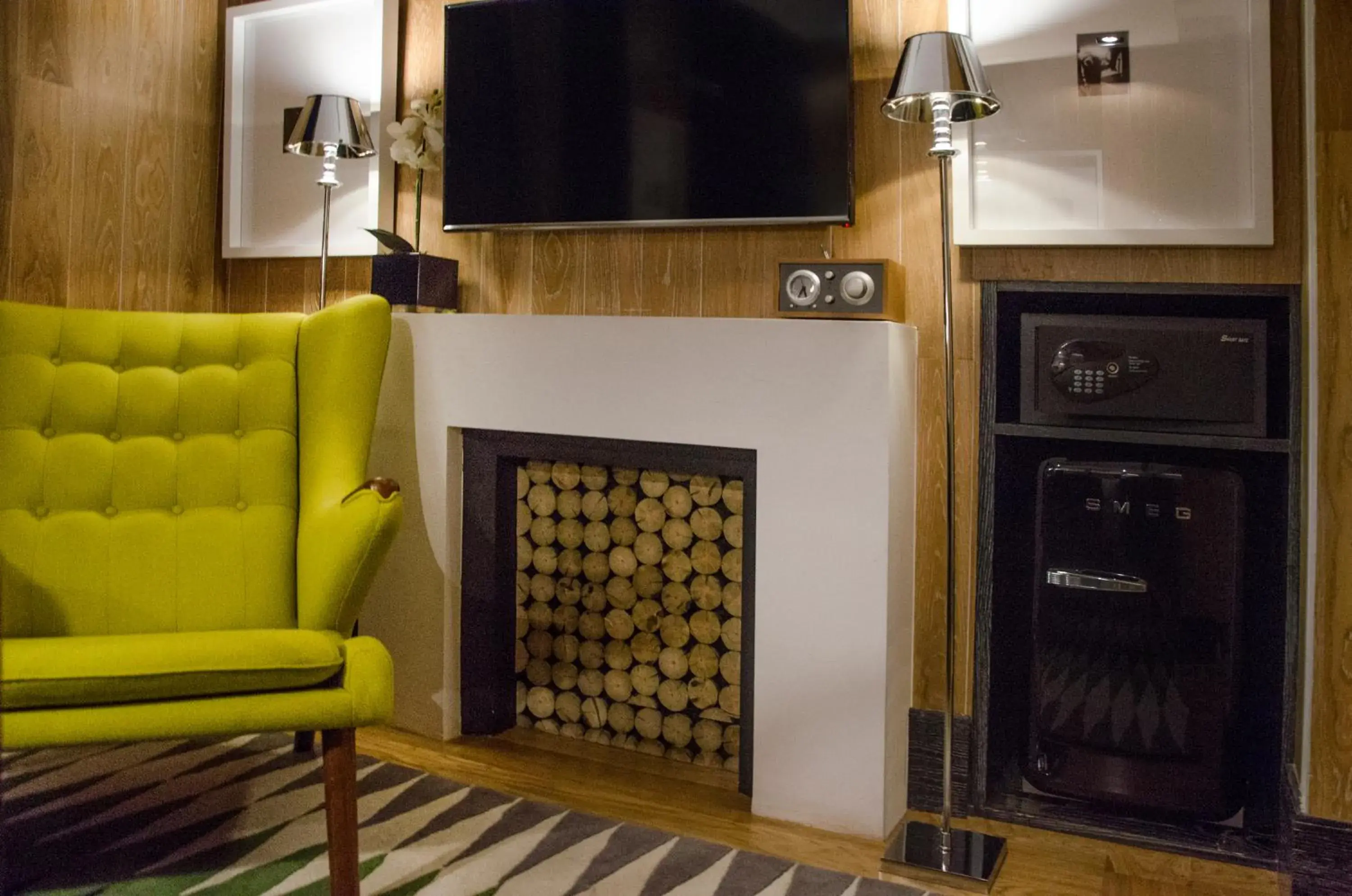 Interior Double Room in Browns Central Hotel Interior Double Room in Browns Central Hotel