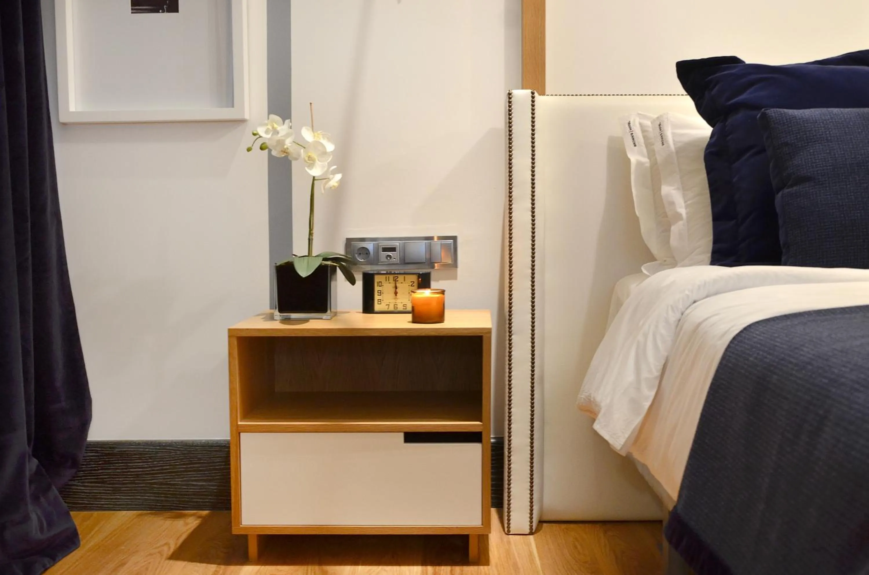 Bedroom, Bed in Browns Central Hotel