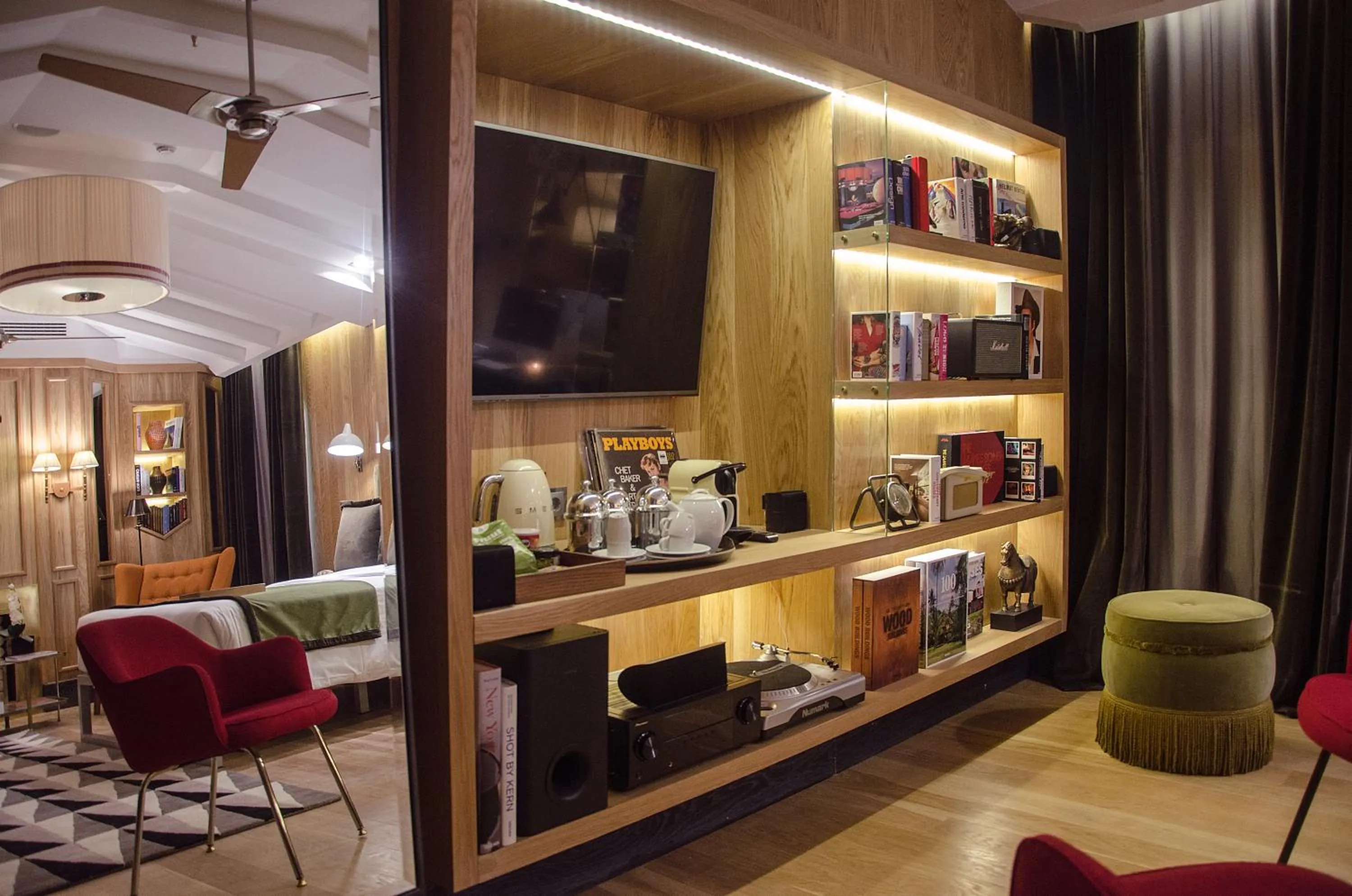 Coffee/tea facilities in Browns Central Hotel