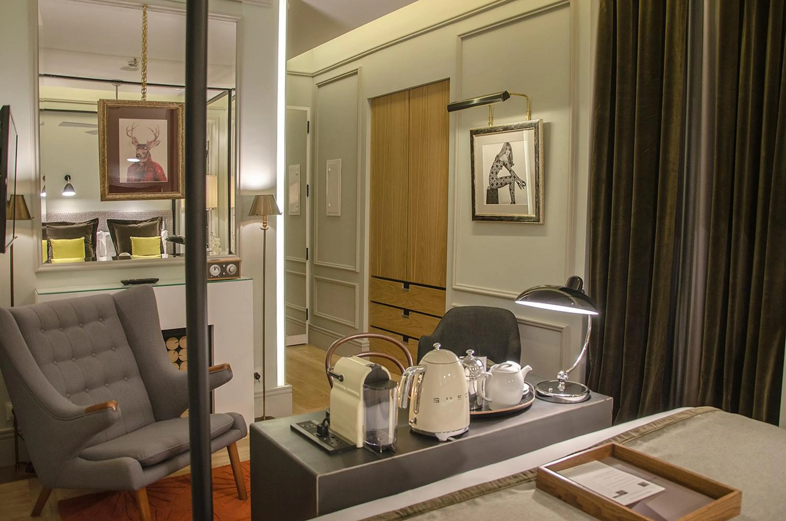 Coffee/tea facilities in Browns Central Hotel