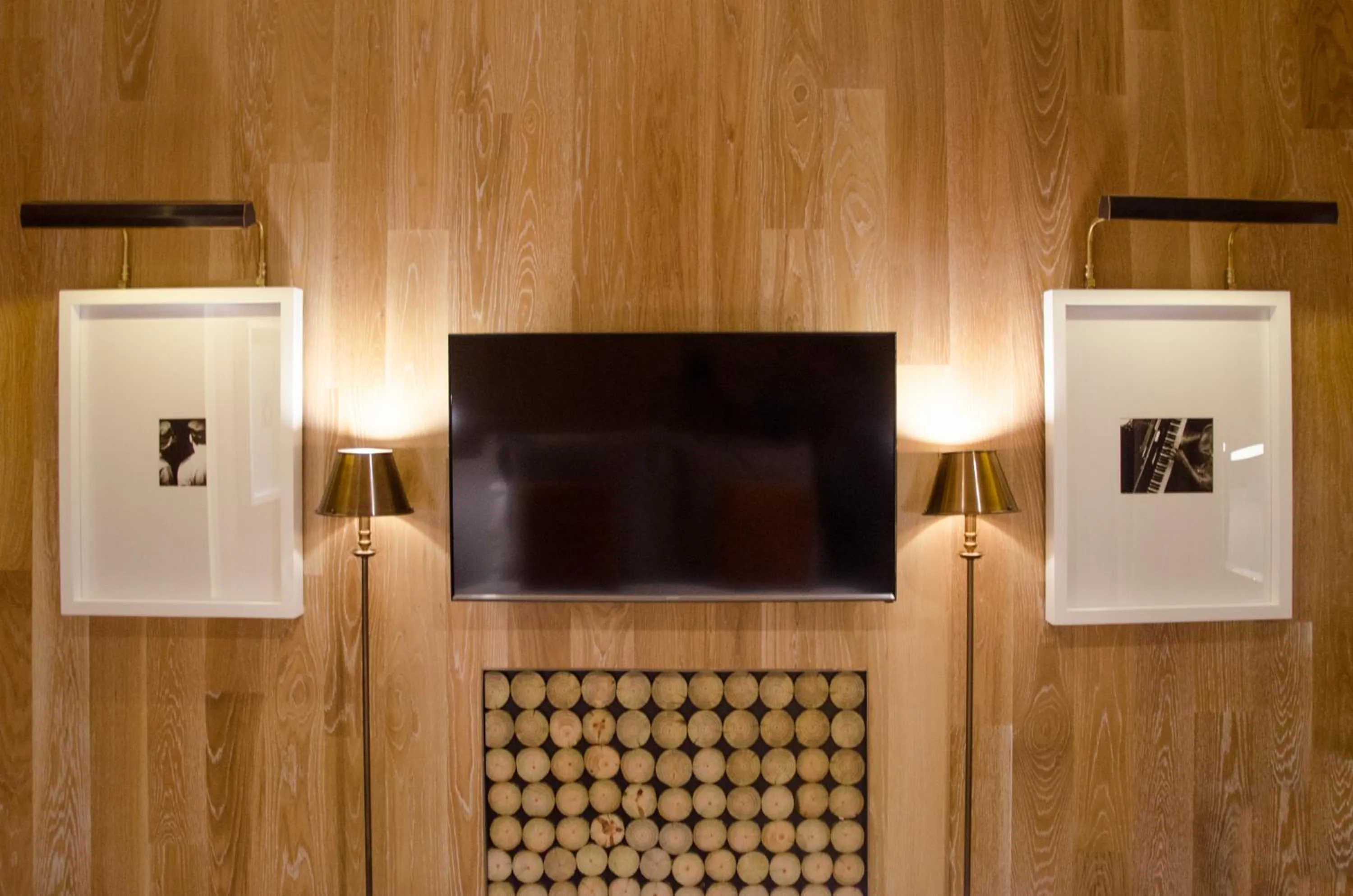 TV and multimedia in Browns Central Hotel