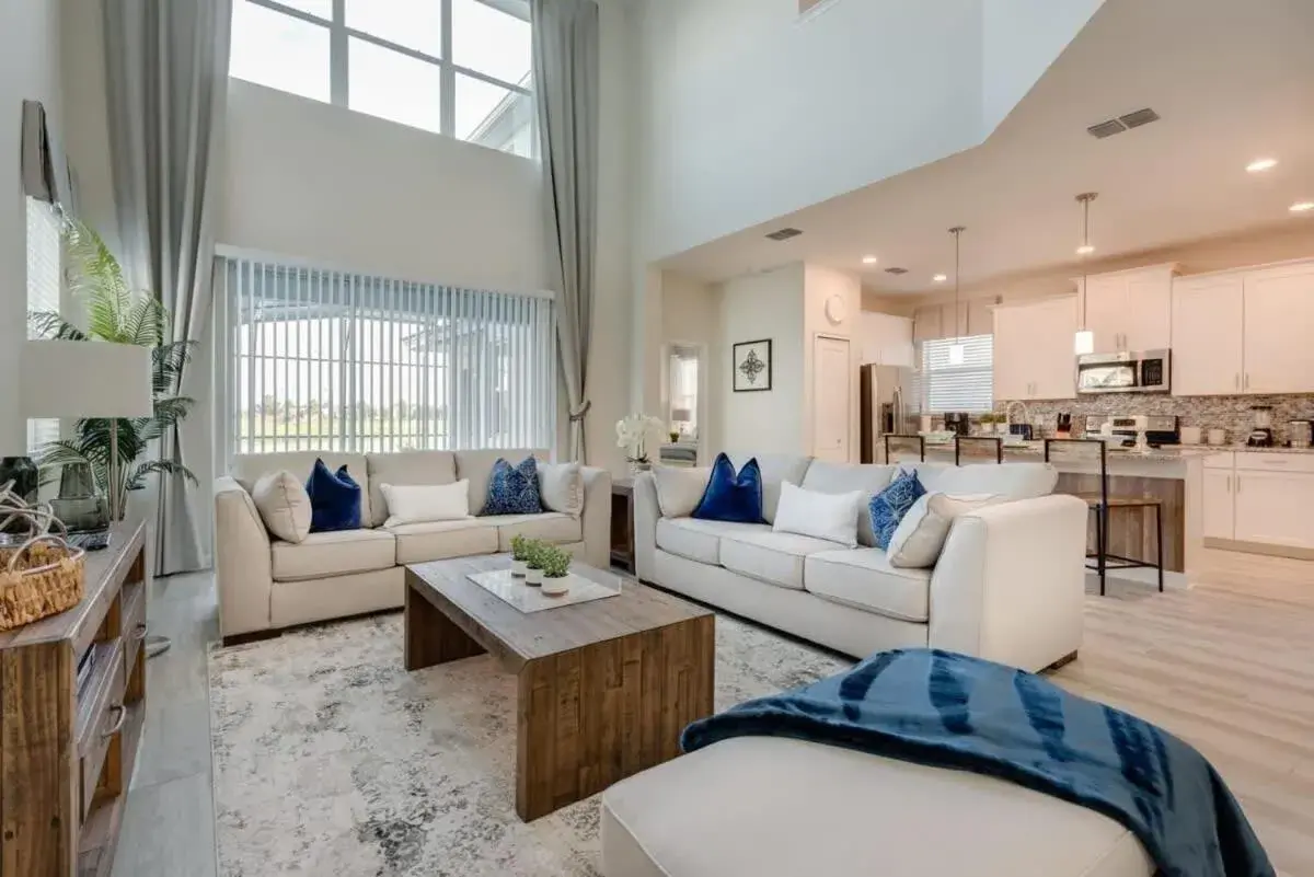Luxury 5BR Home, Private Pool, Prime Location Luxury 5BR Home, Private Pool, Prime Location