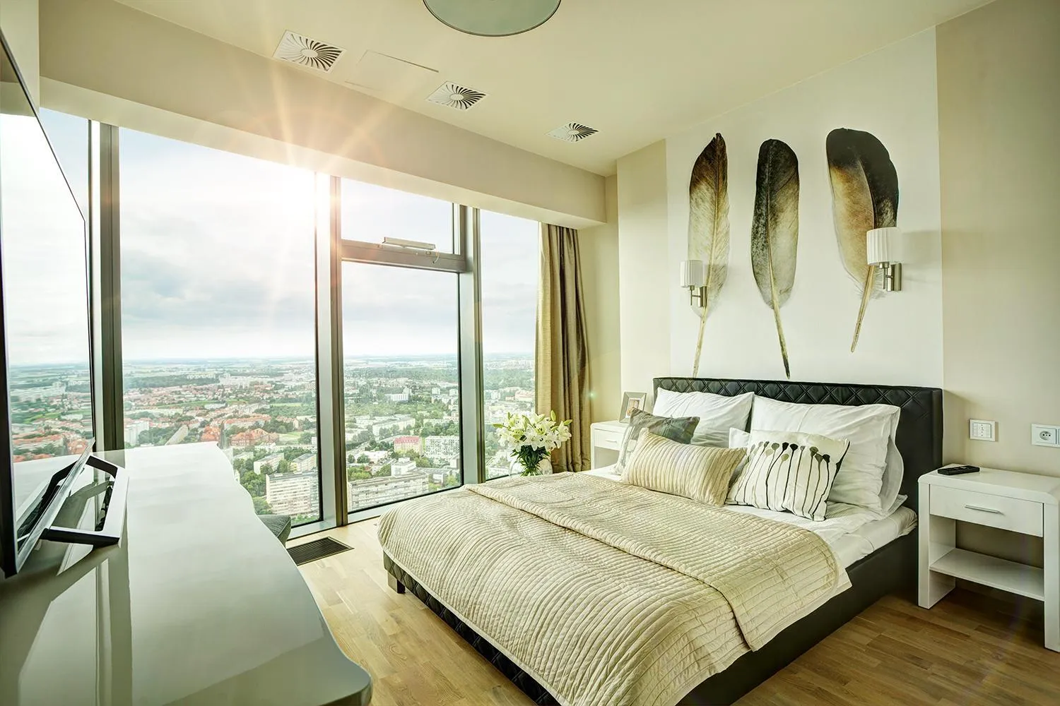Bedroom, Bed in In The Sky - Apartamenty w Sky Tower