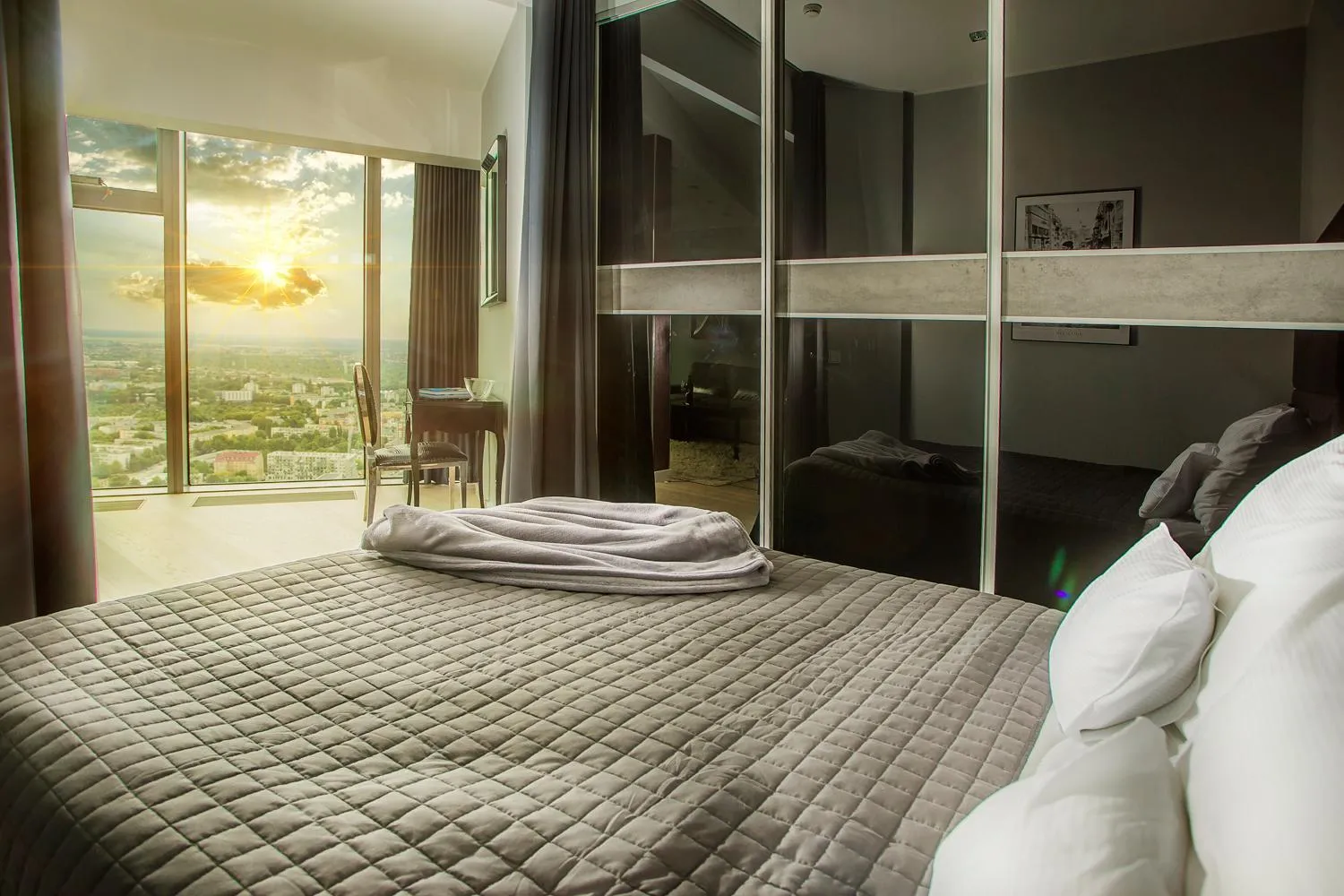 Bedroom, Bed in In The Sky - Apartamenty w Sky Tower