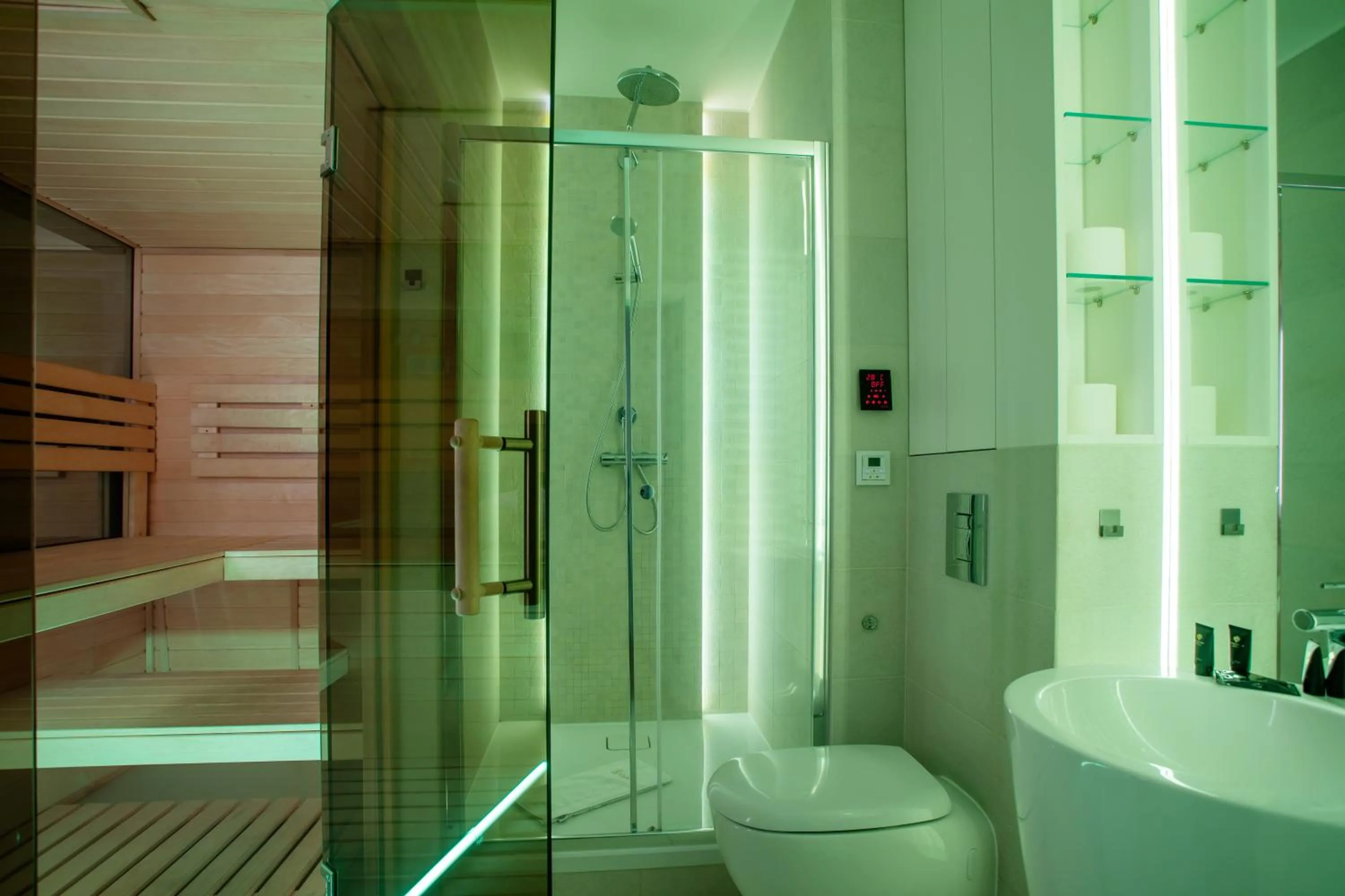 Shower in In The Sky - Apartamenty w Sky Tower