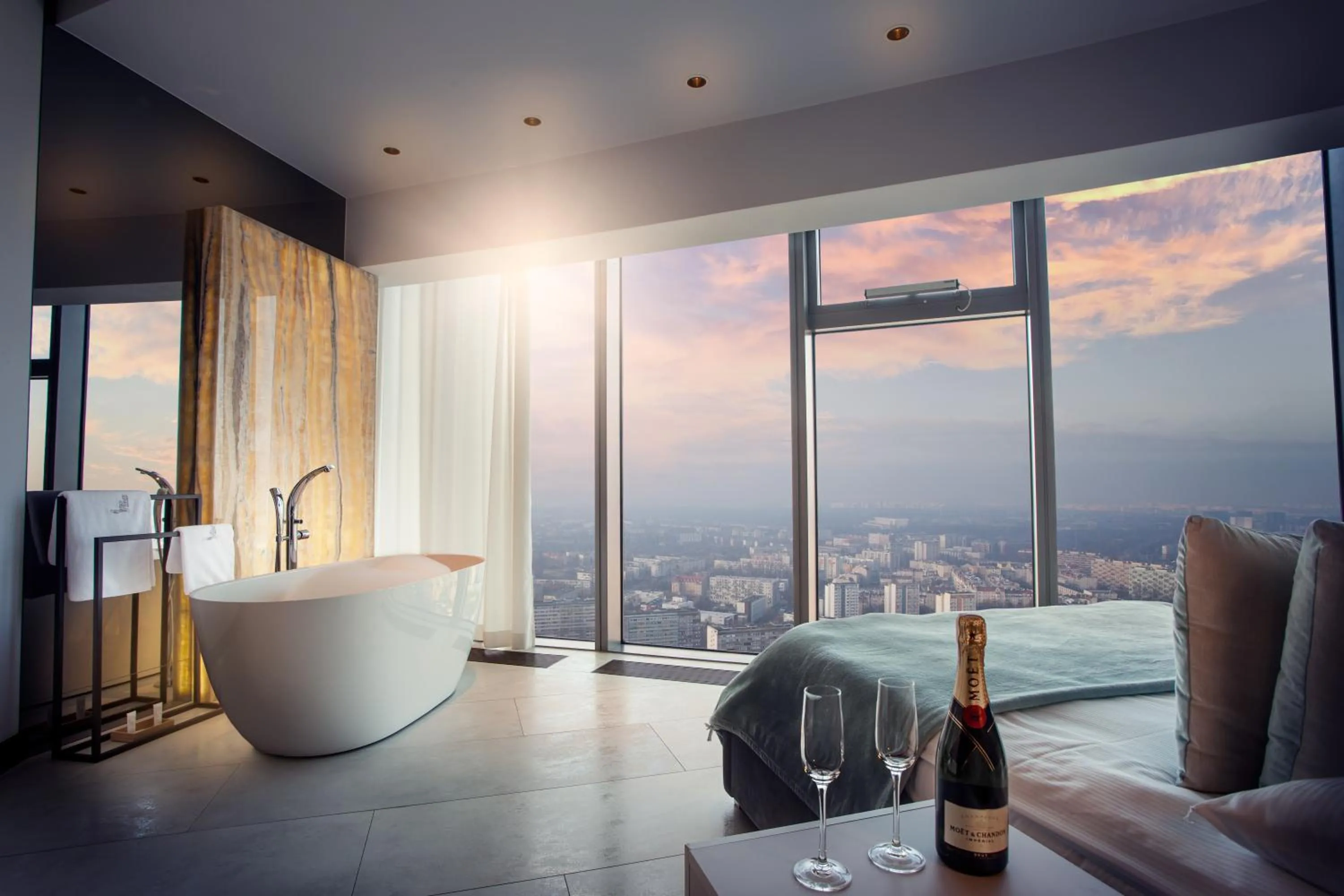 Bed in In The Sky - Apartamenty w Sky Tower