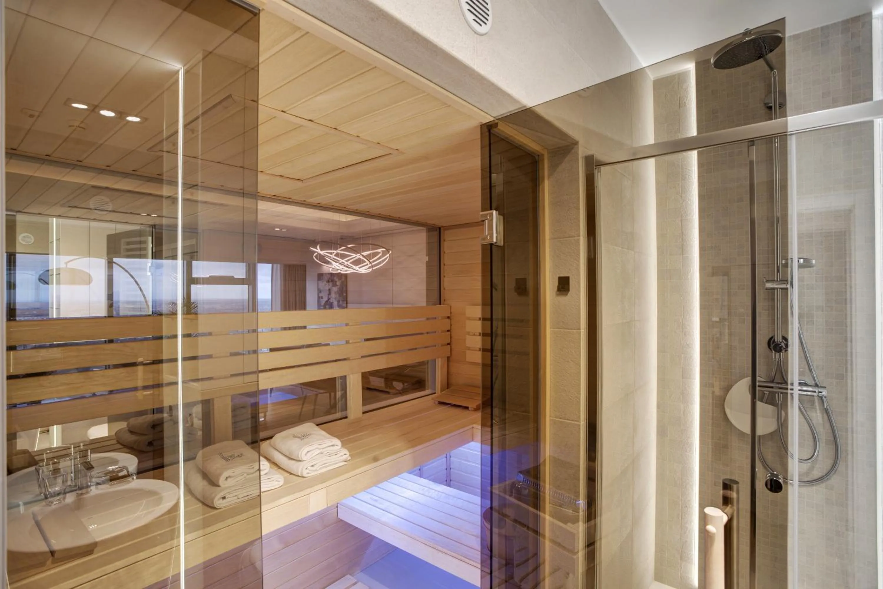 Shower in In The Sky - Apartamenty w Sky Tower