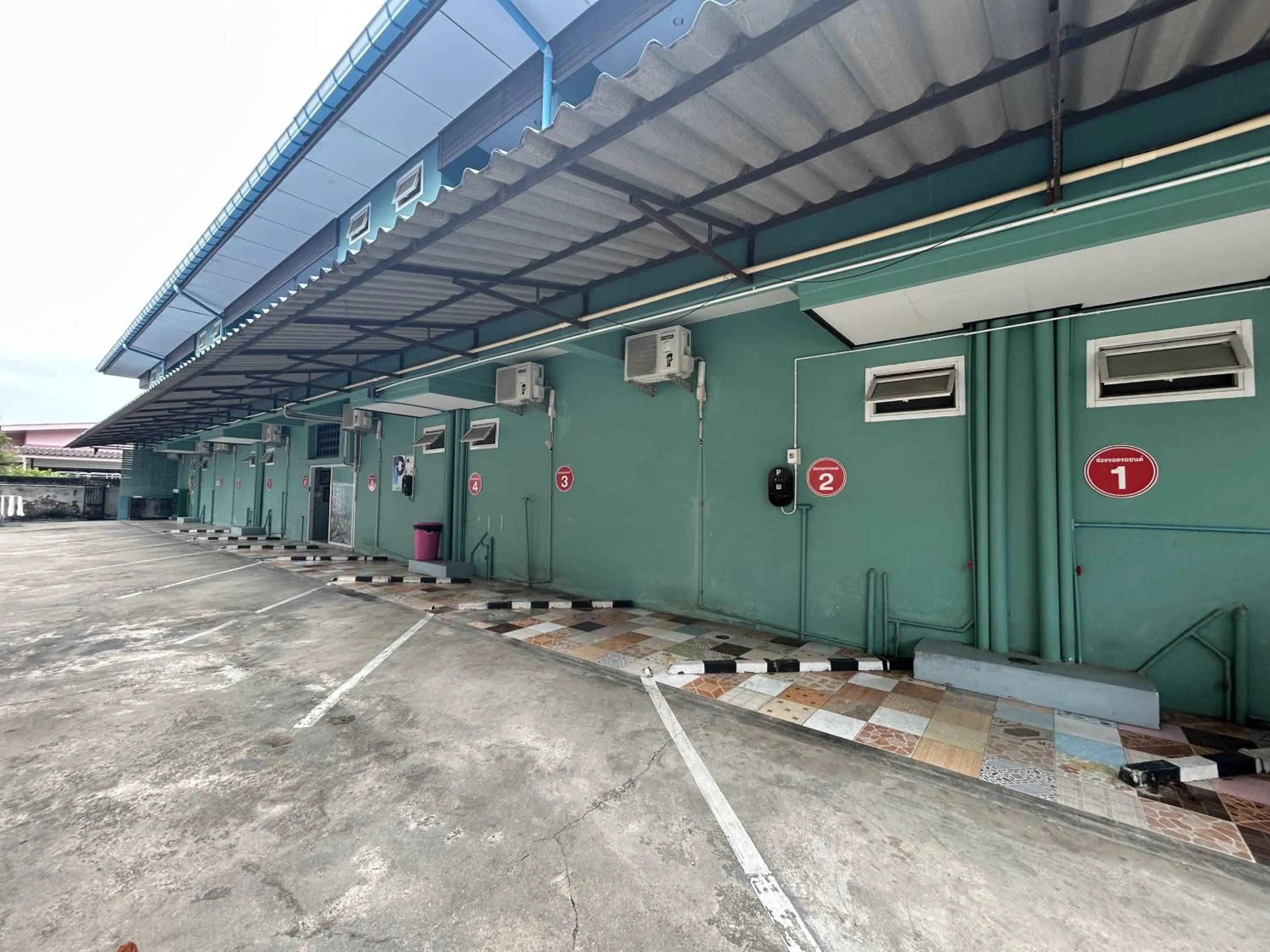 Parking in Paksina Hotel