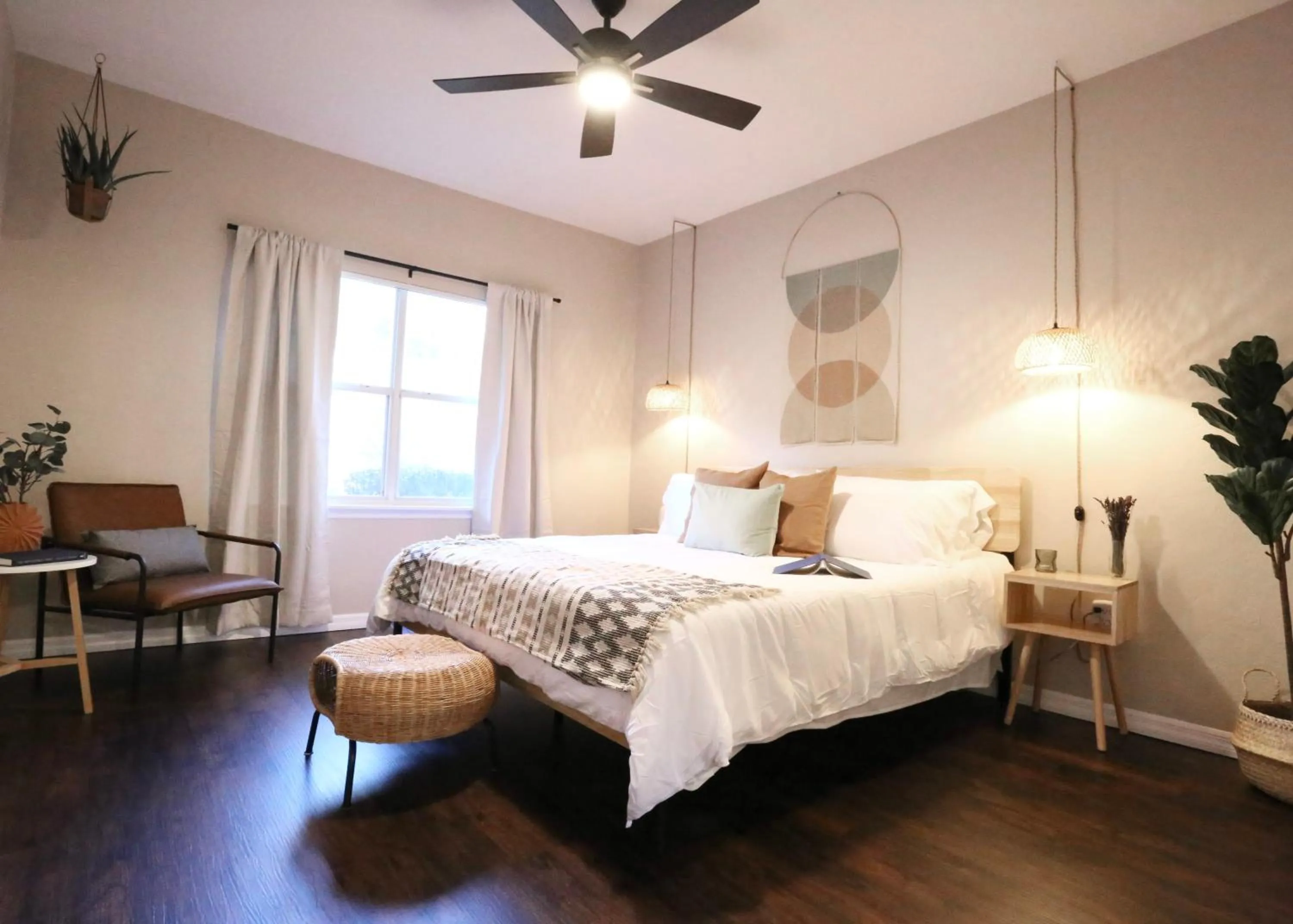 The Nomad at Gables - King Bed , Pool , Garage