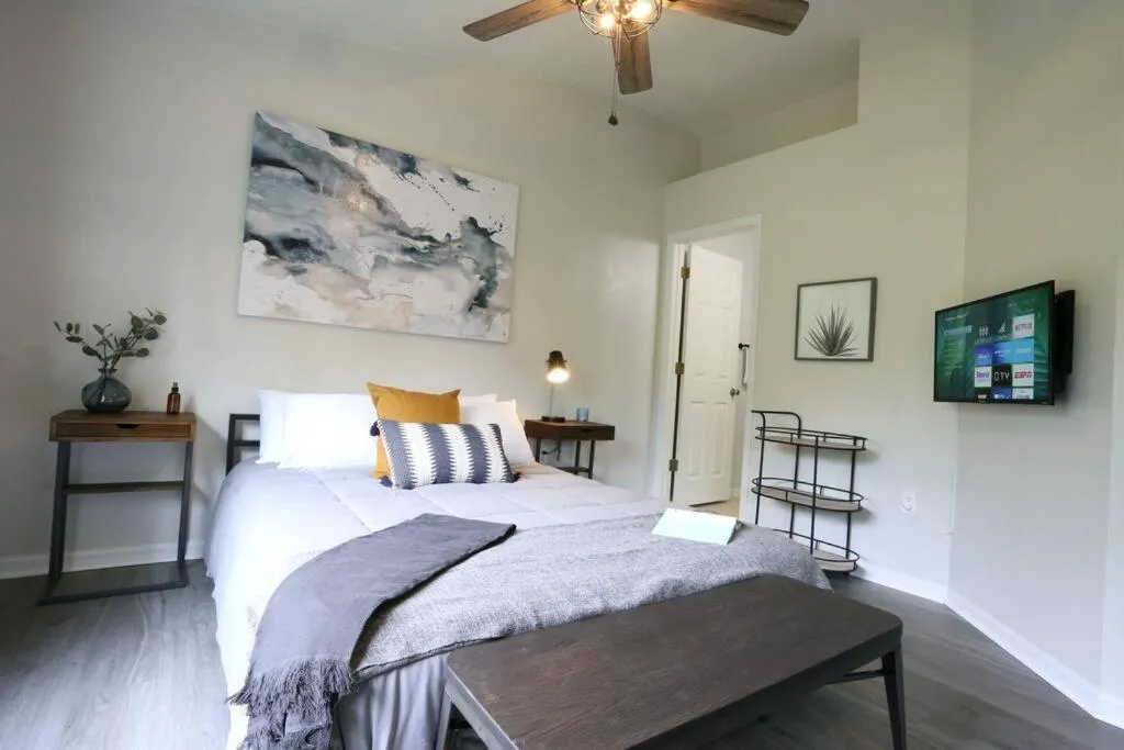 Renovated Modern Industrial Suite 2 BR Condo
