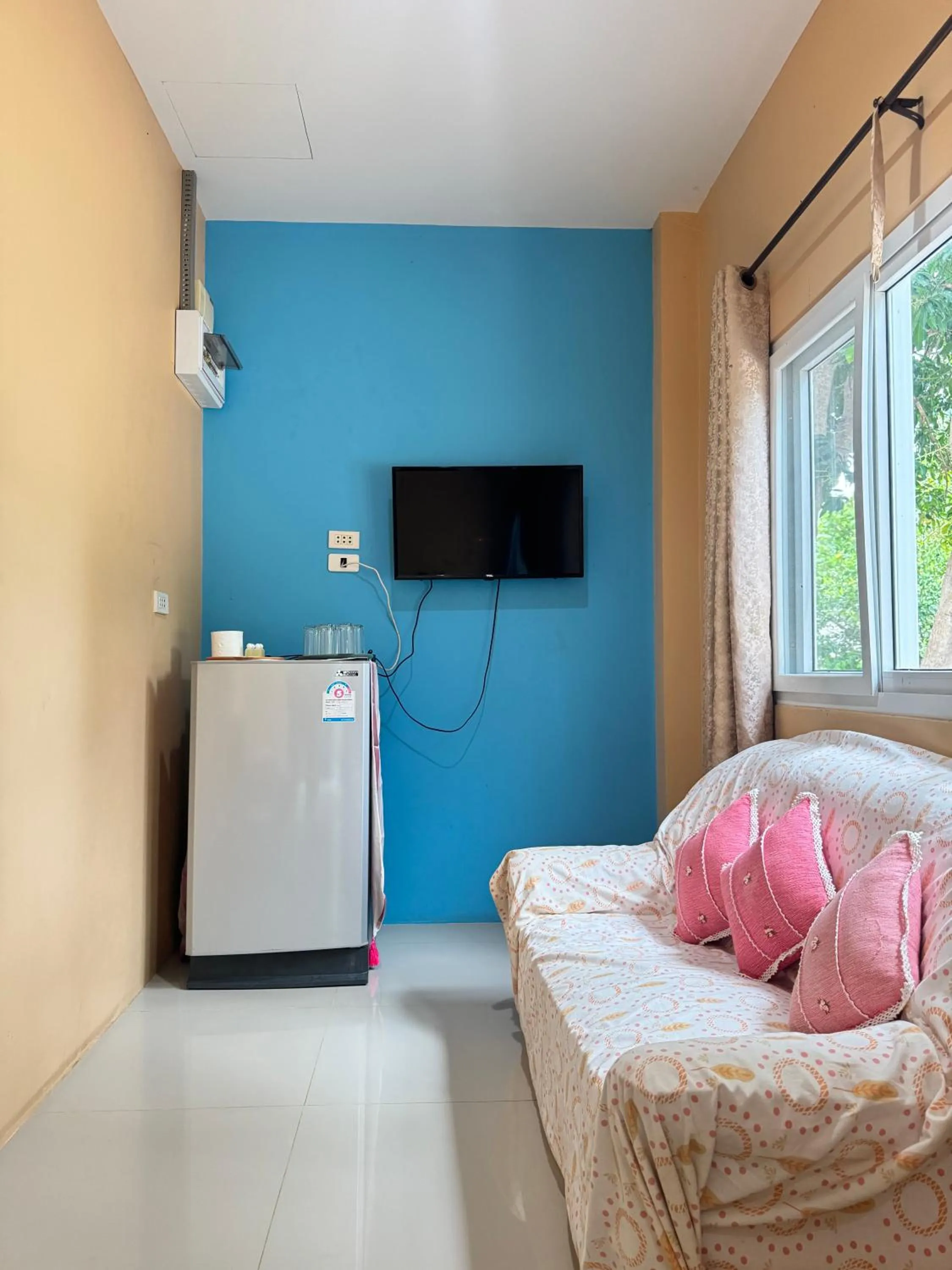 TV and multimedia, Bed in Rang Noknoy Resort at Kohlarn