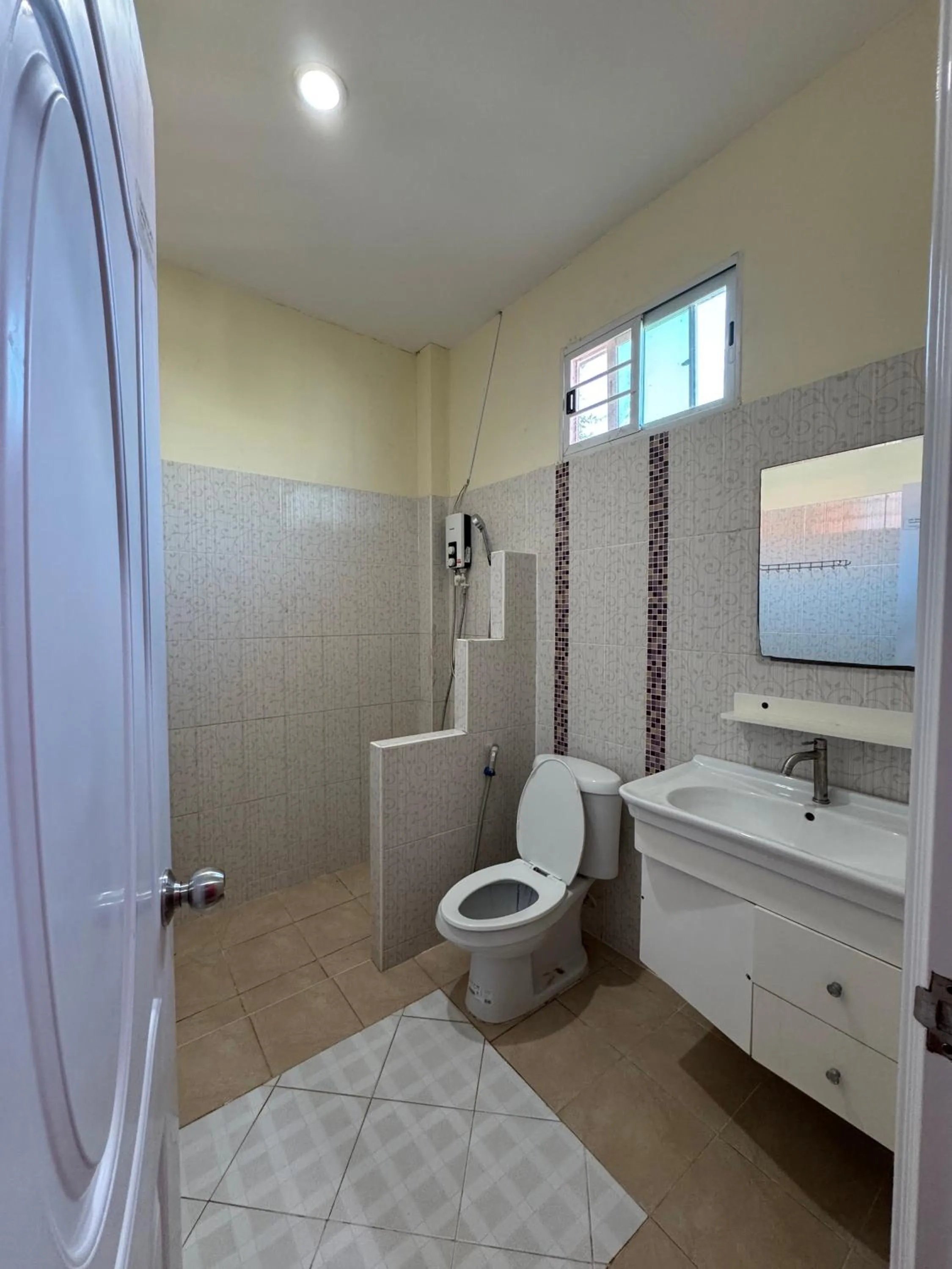 Shower in Rang Noknoy Resort at Kohlarn