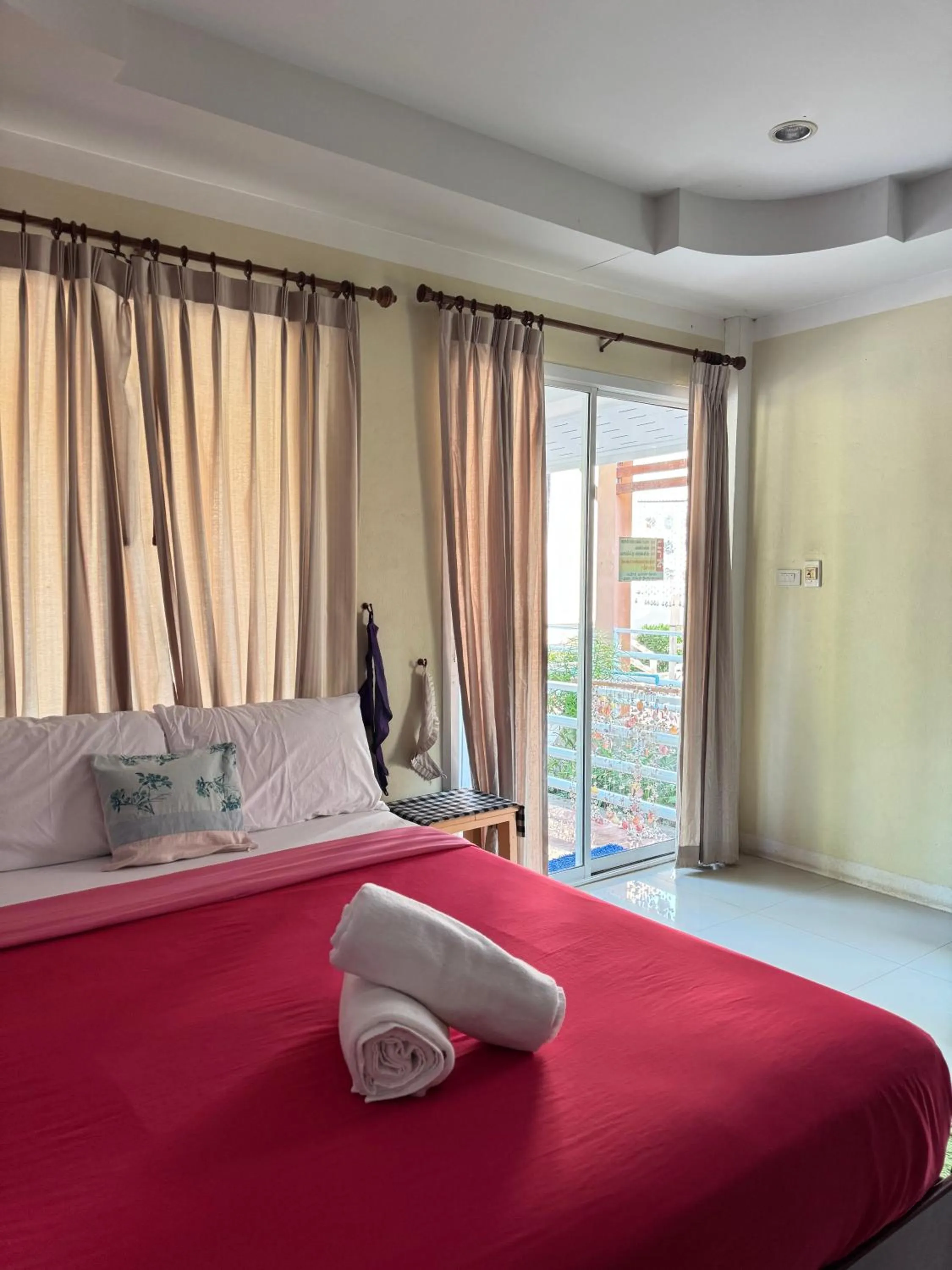 Bed in Rang Noknoy Resort at Kohlarn