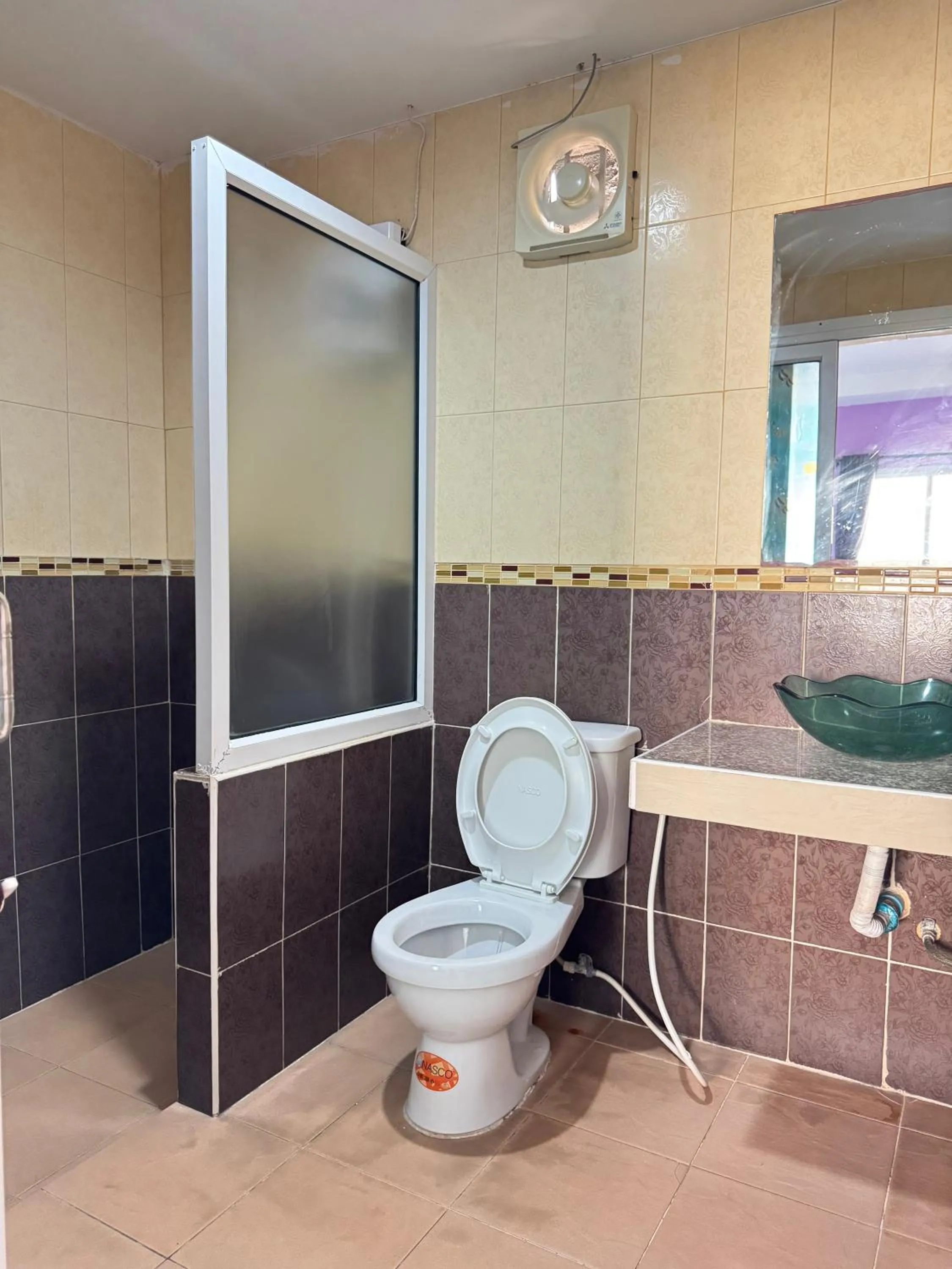 Toilet in Rang Noknoy Resort at Kohlarn