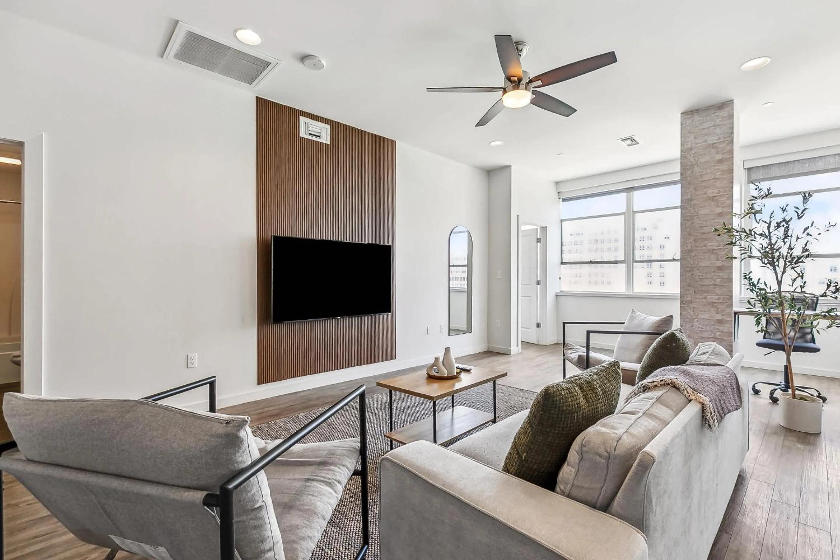 Entire High-Rise Apartment - 2BD