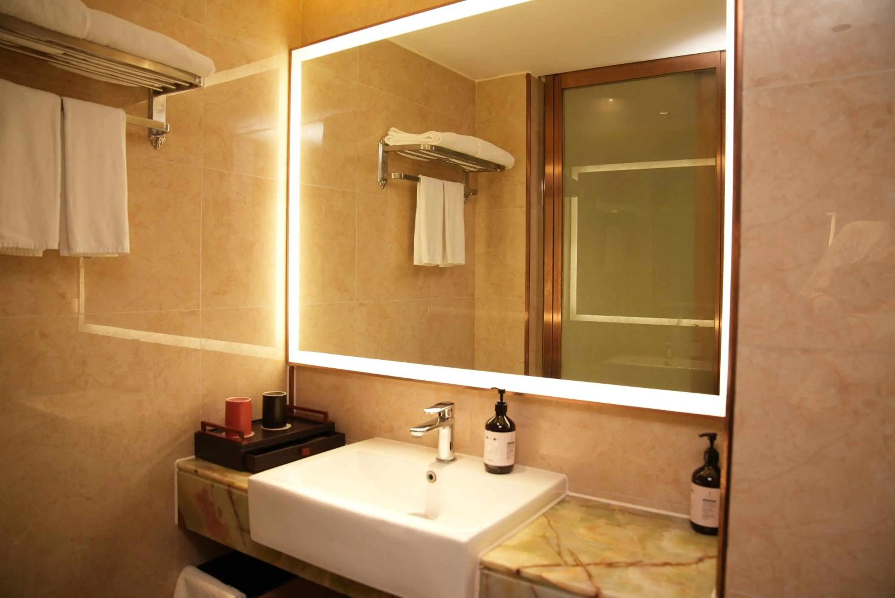 Toilet in Echeng Hotel Guangzhou Zhujiang New Town