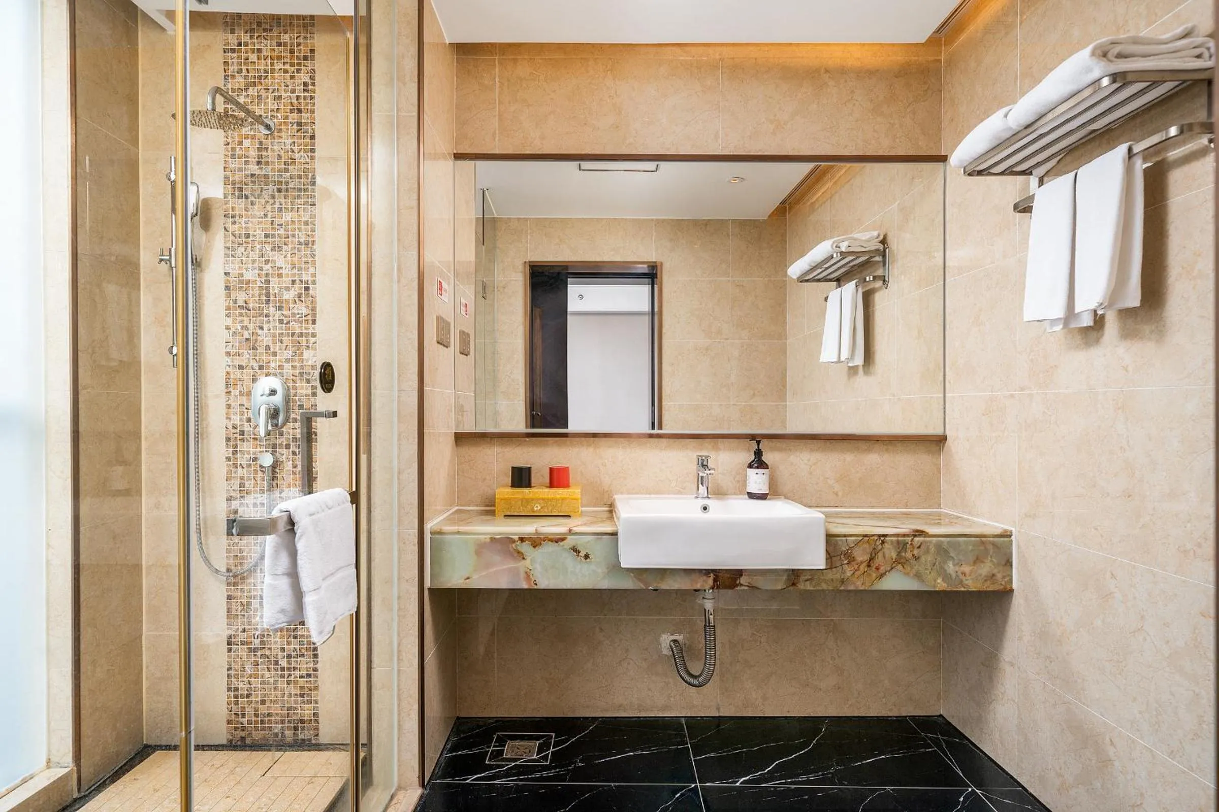 Shower in Echeng Hotel Guangzhou Zhujiang New Town
