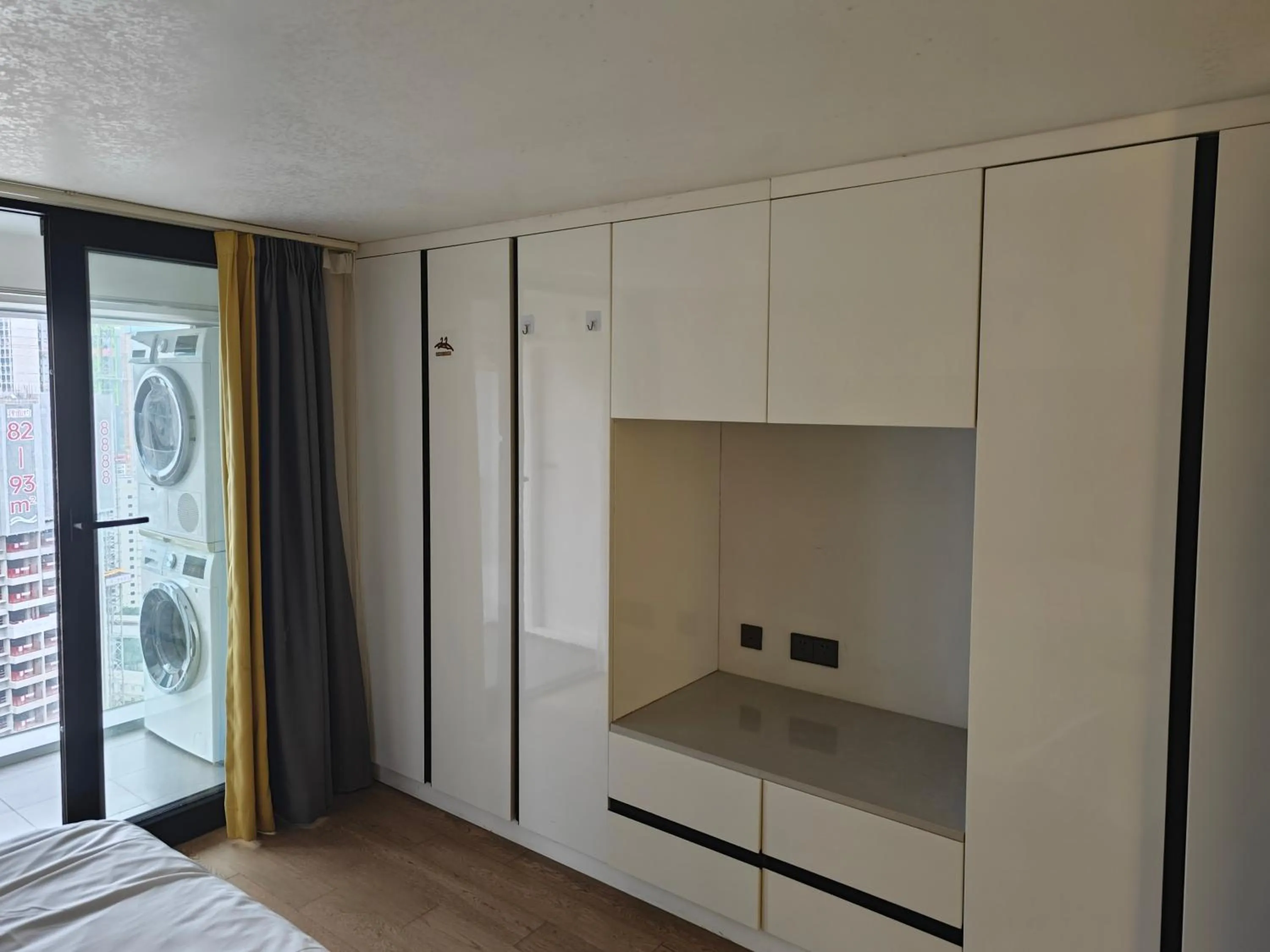 wardrobe in Xinghe Times Apartment - Shenzhen North Railway Station