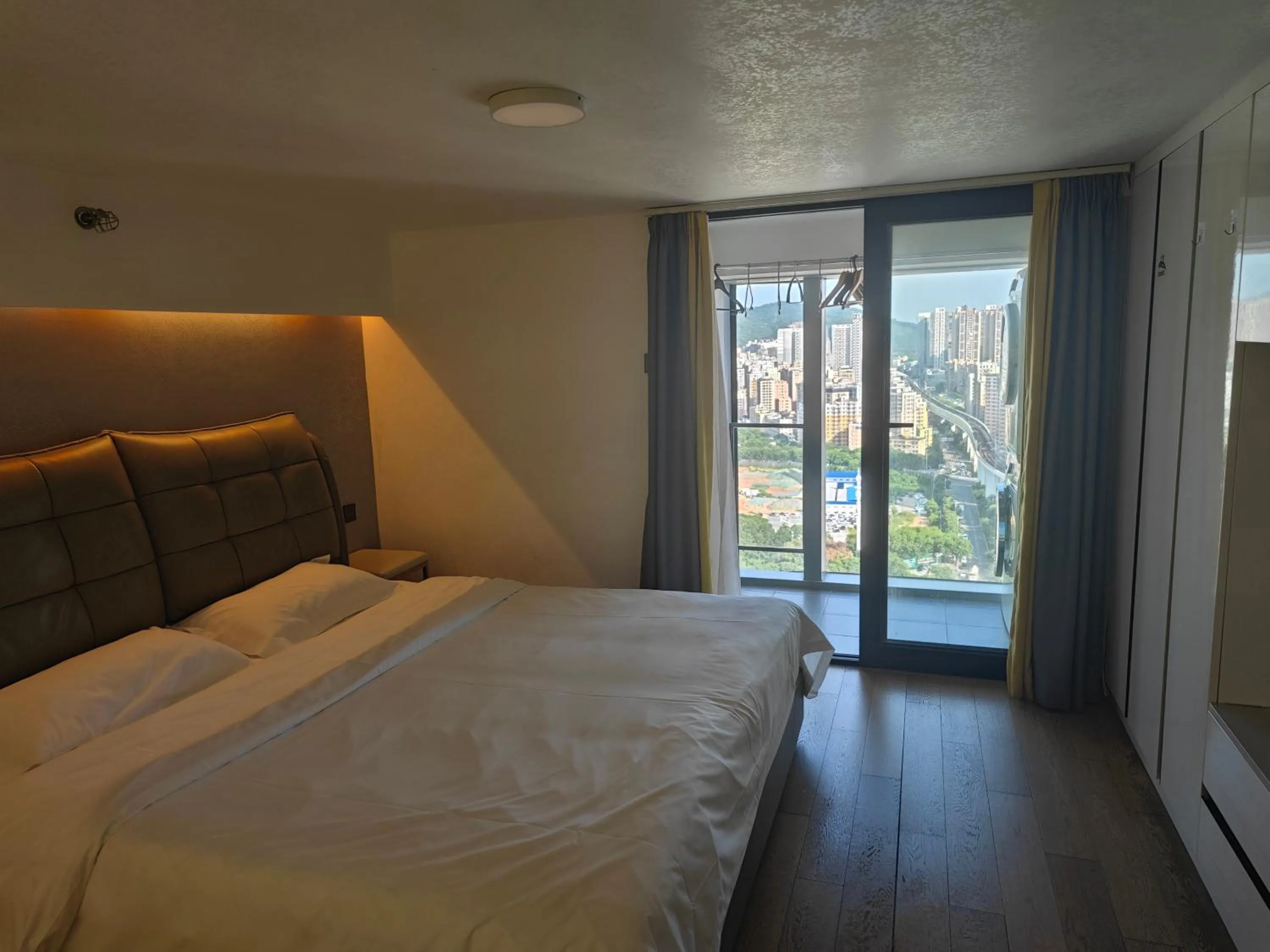 Bed in Xinghe Times Apartment - Shenzhen North Railway Station