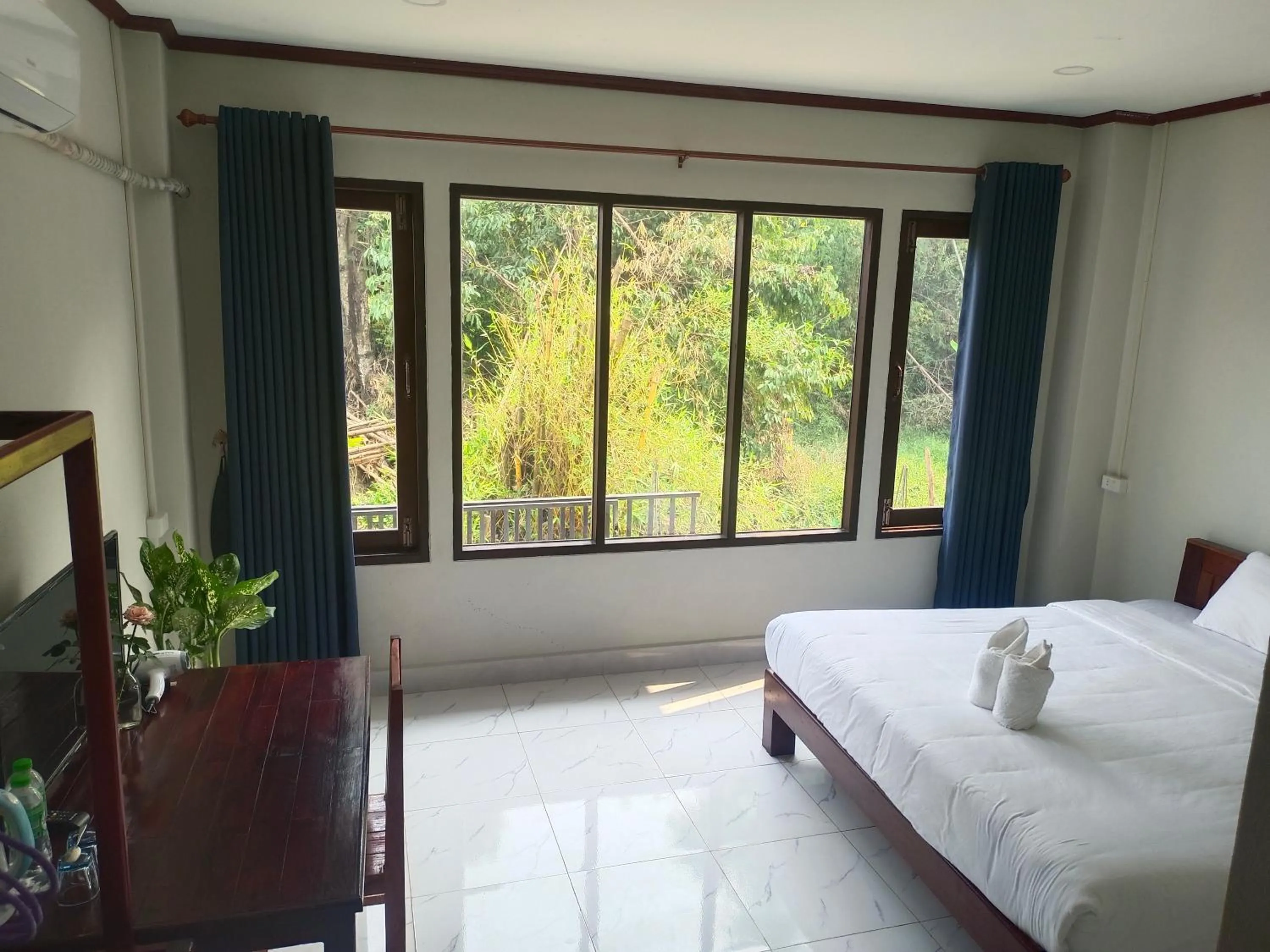 Bed in VangVieng Dokchampa Resort