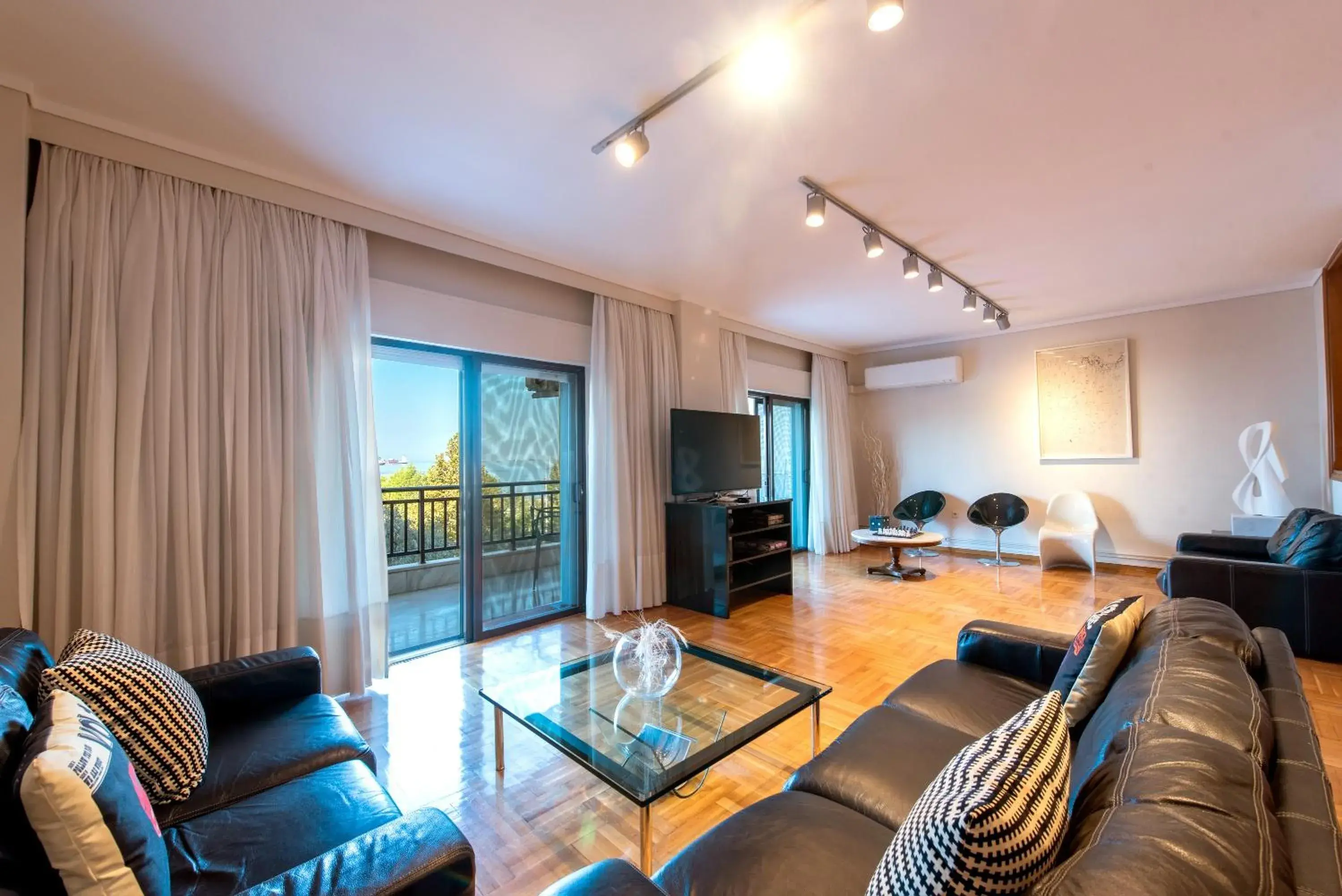 City Moon by halu! Seafront 3-bedroom apartment City Moon by halu! Seafront 3-bedroom apartment