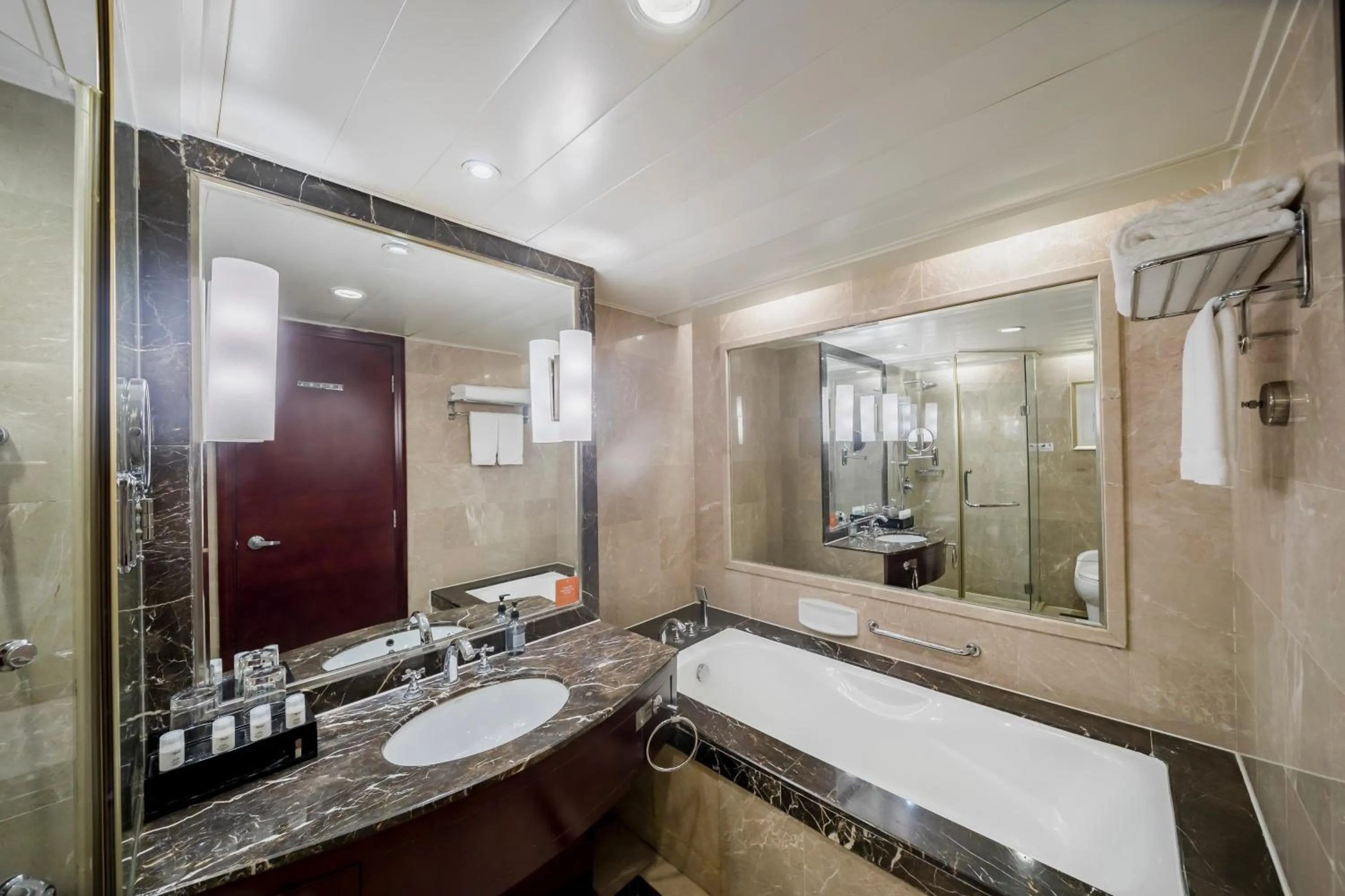 Bathroom in Wuhan Hongguang Hotel