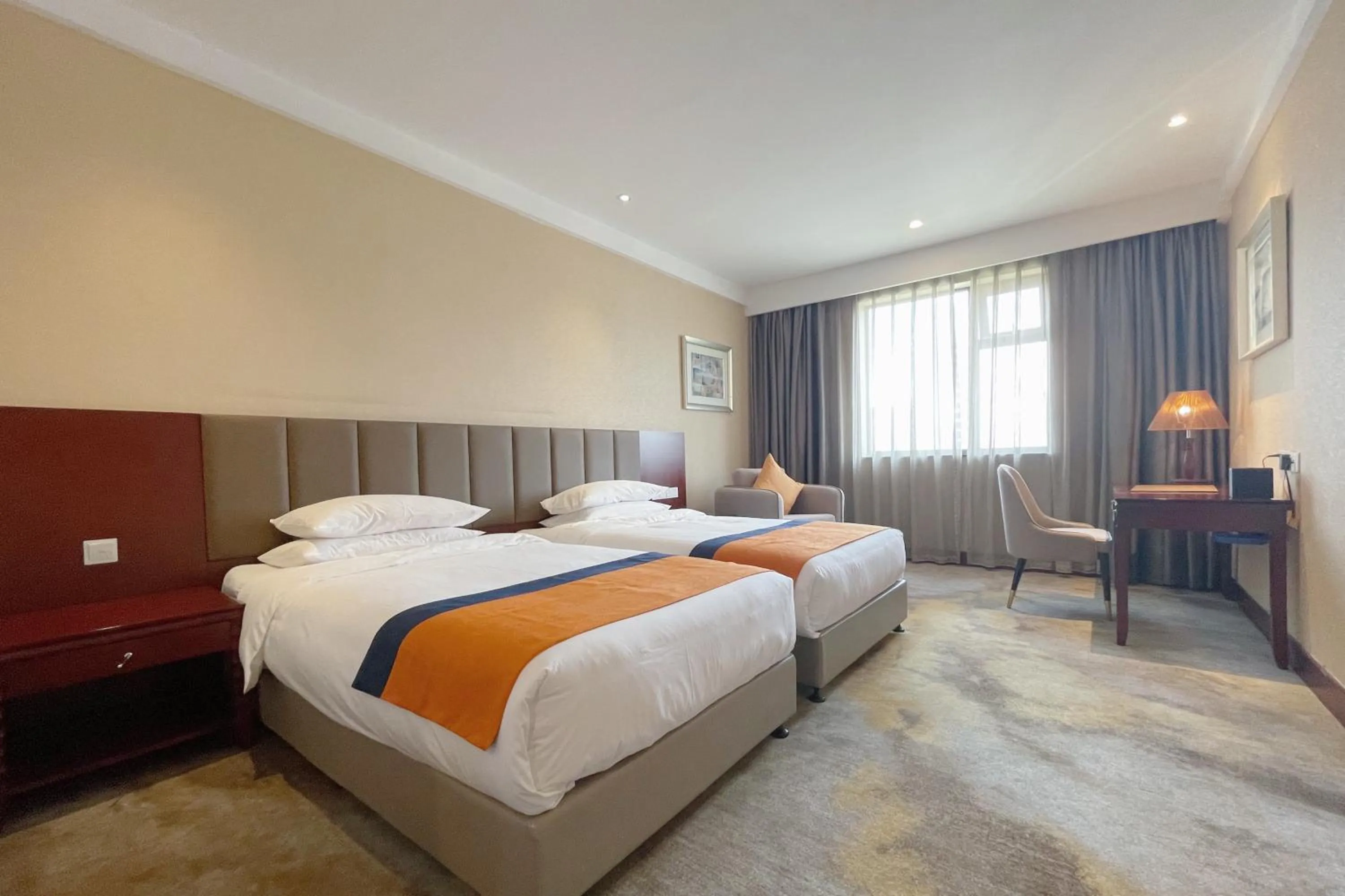 Photo of the whole room, Bed in Wuhan Hongguang Hotel