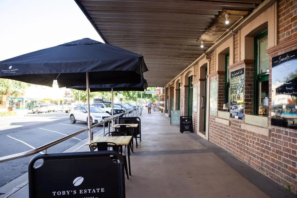 Property building in THE FED AND BED TEMORA