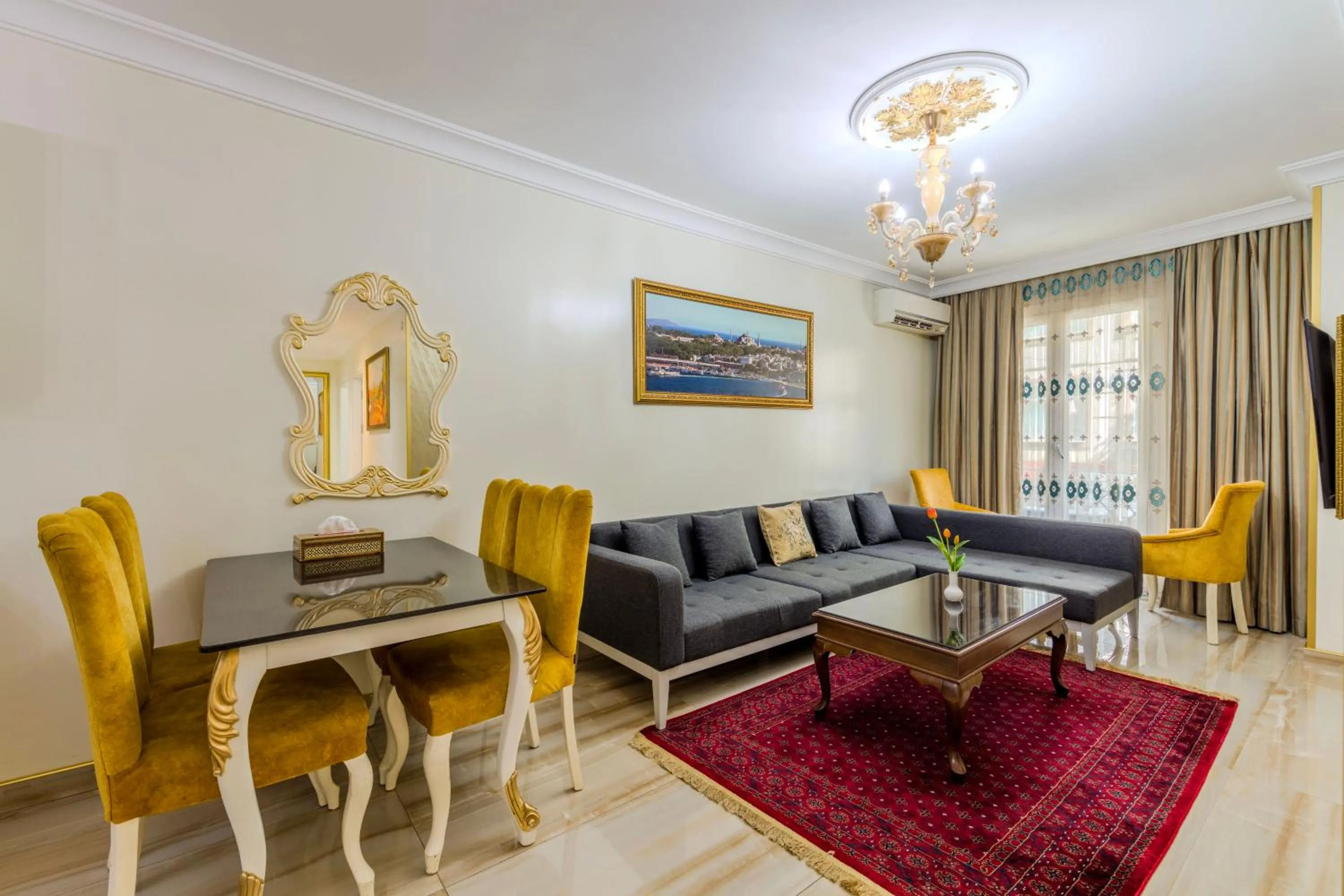 Communal lounge/ TV room in Lemis Suite Istanbul