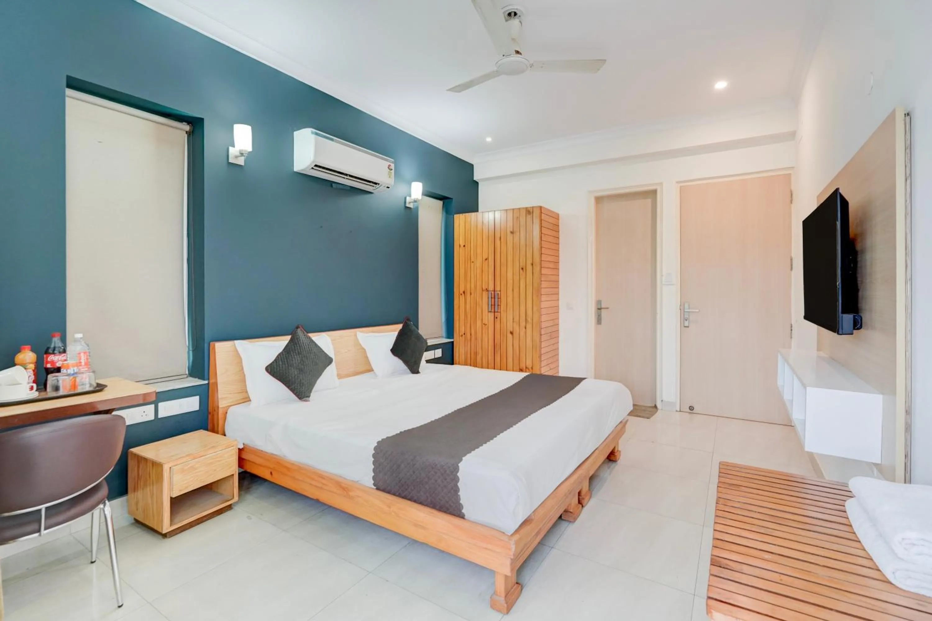 Bed in The Byke Express Medicity Near Medanta