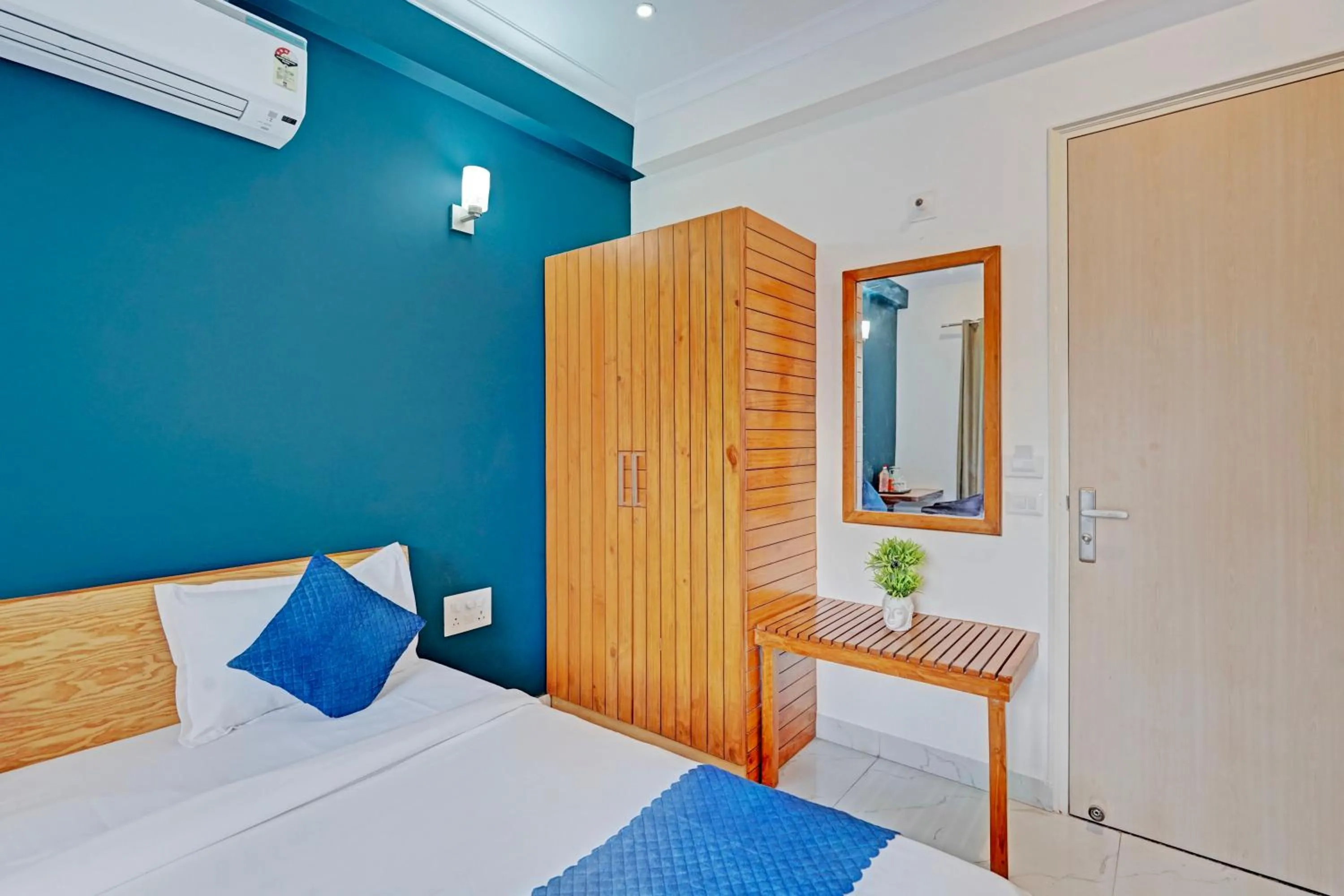 Bed in The Byke Express Medicity Near Medanta