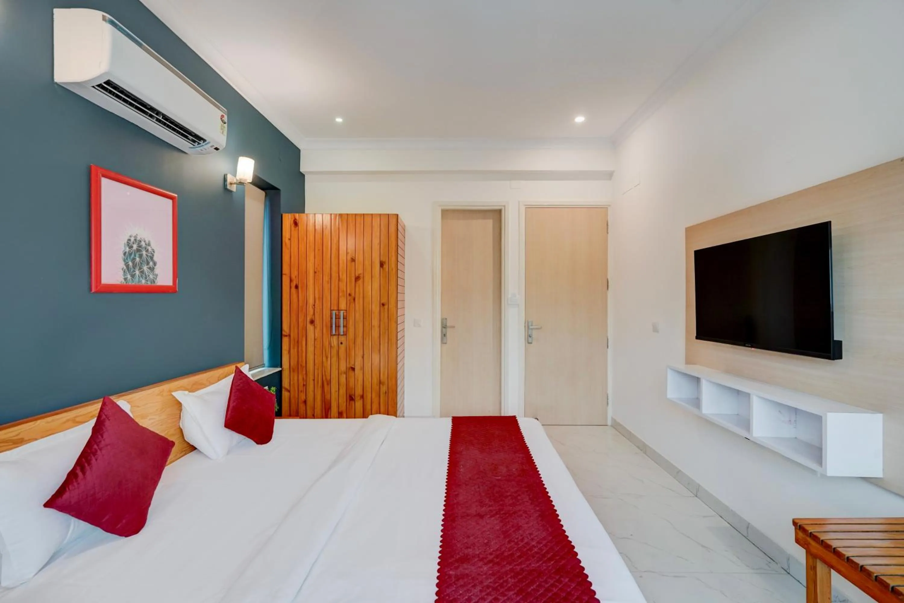 Bed in The Byke Express Medicity Near Medanta