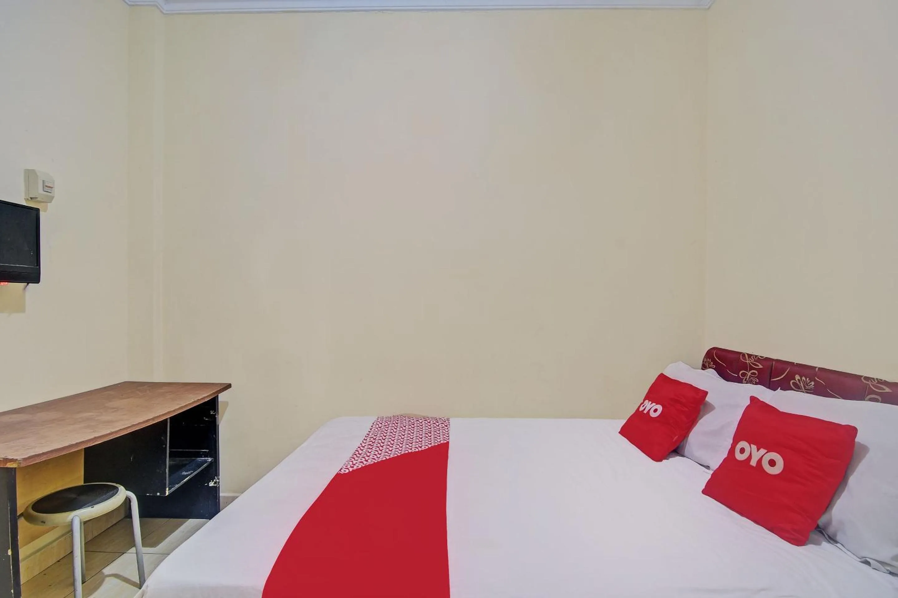 Bedroom, Bed in Hotel O Kost 99