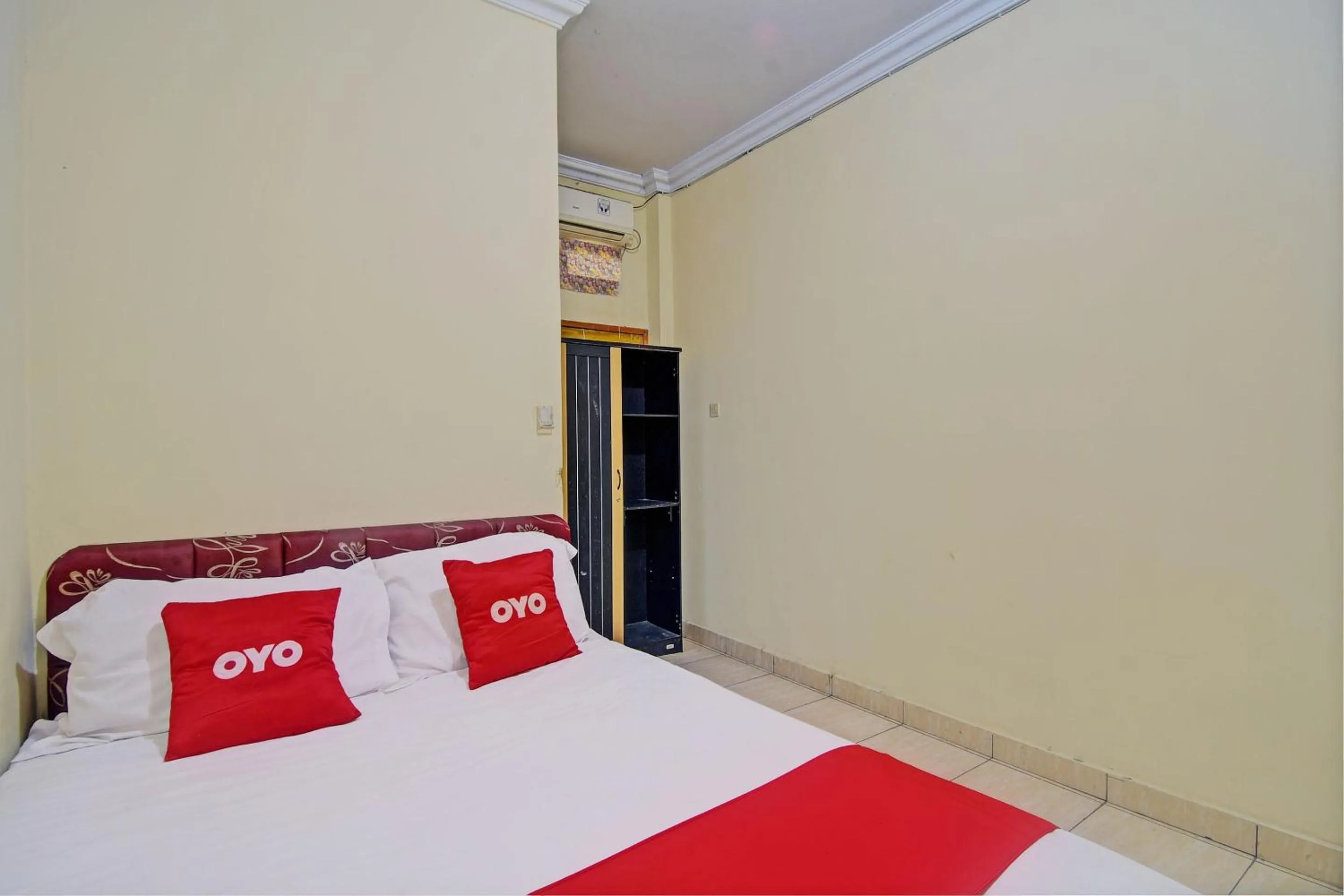 Bedroom, Bed in Hotel O Kost 99