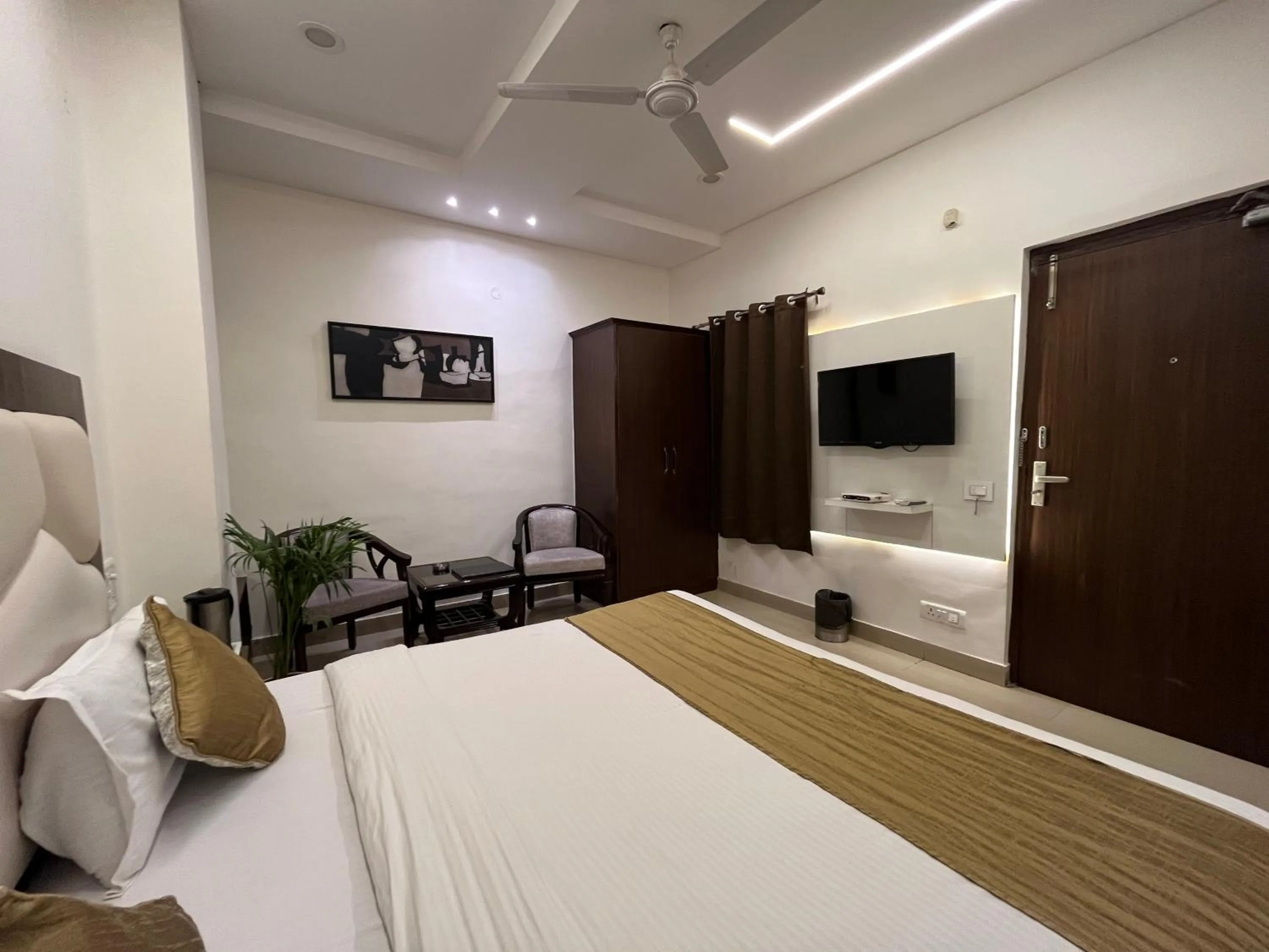 Bedroom, Bed in Hotel The Benz