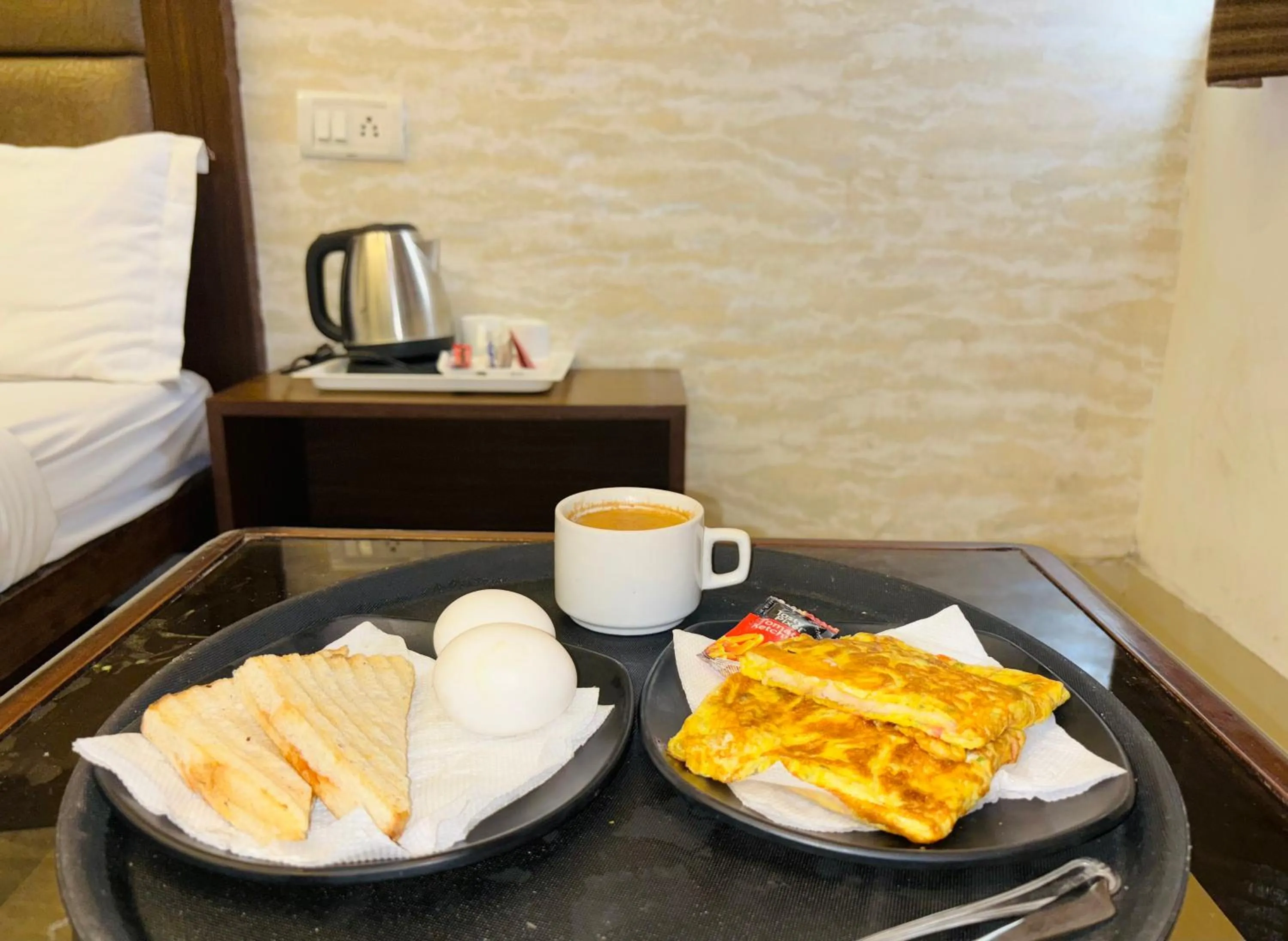 Breakfast, Bed in Hotel The Benz