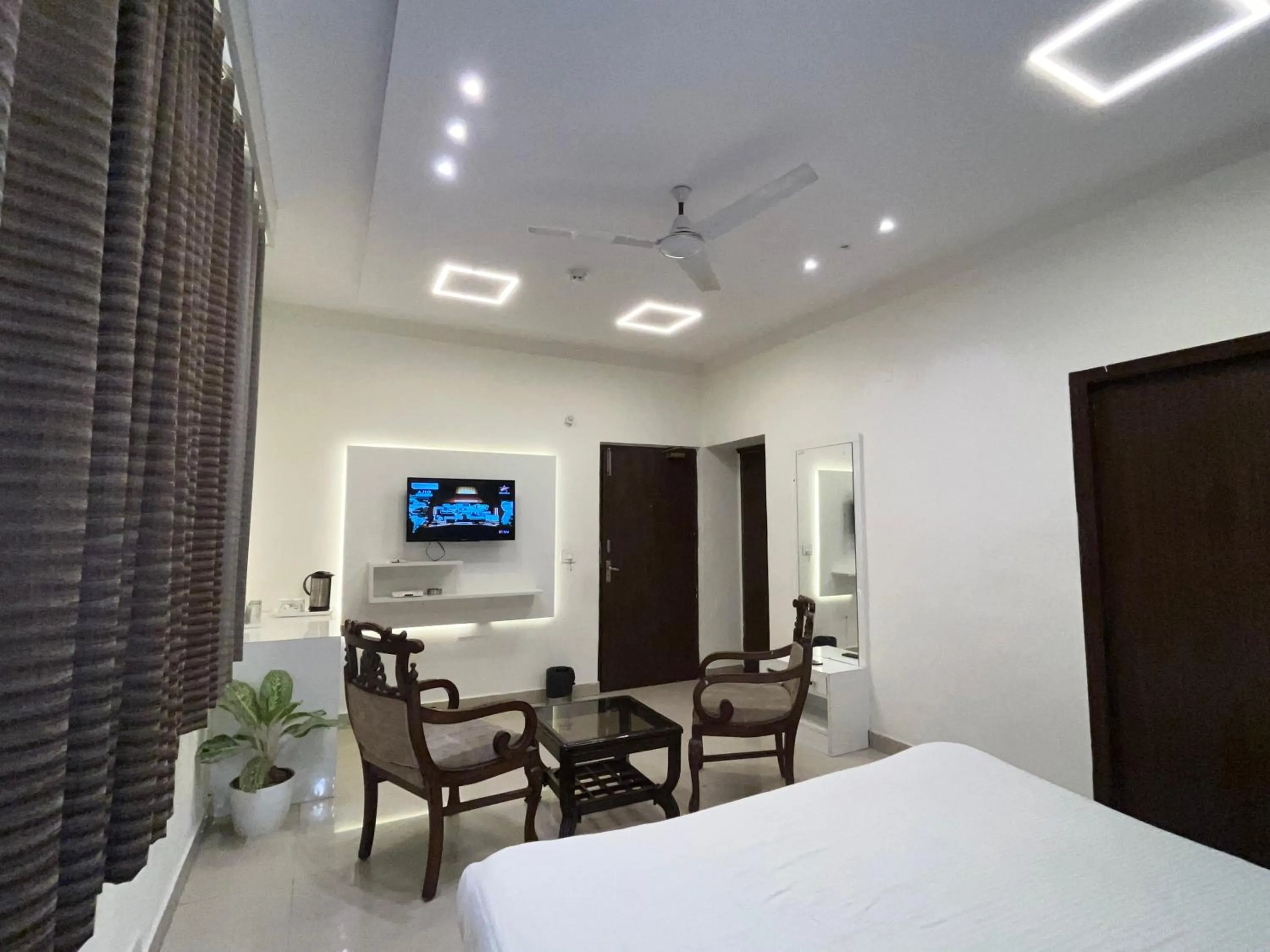 TV and multimedia, Bed in Hotel The Benz