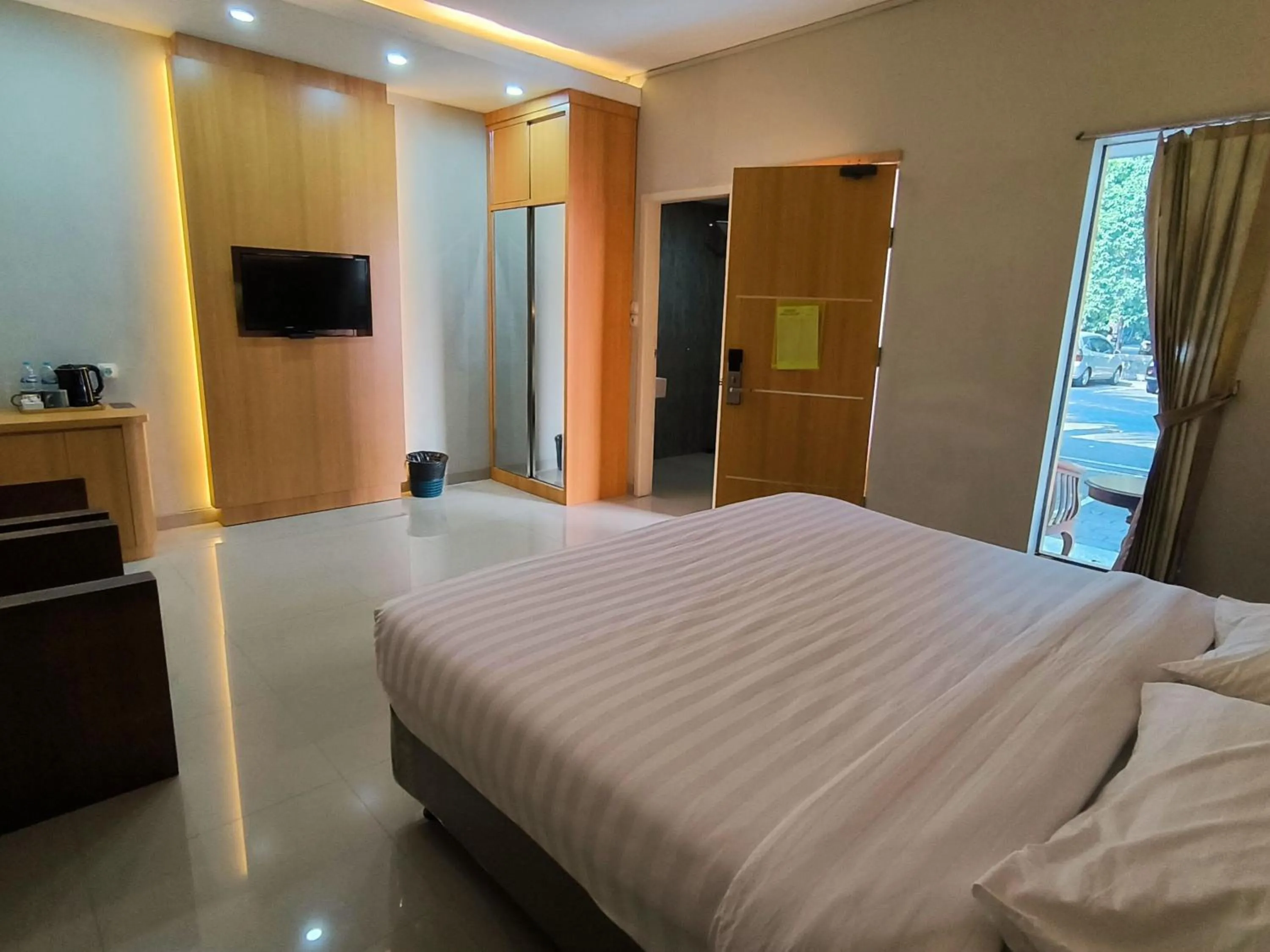 Bed in Royal Kencana Hotel powered by Cocotel