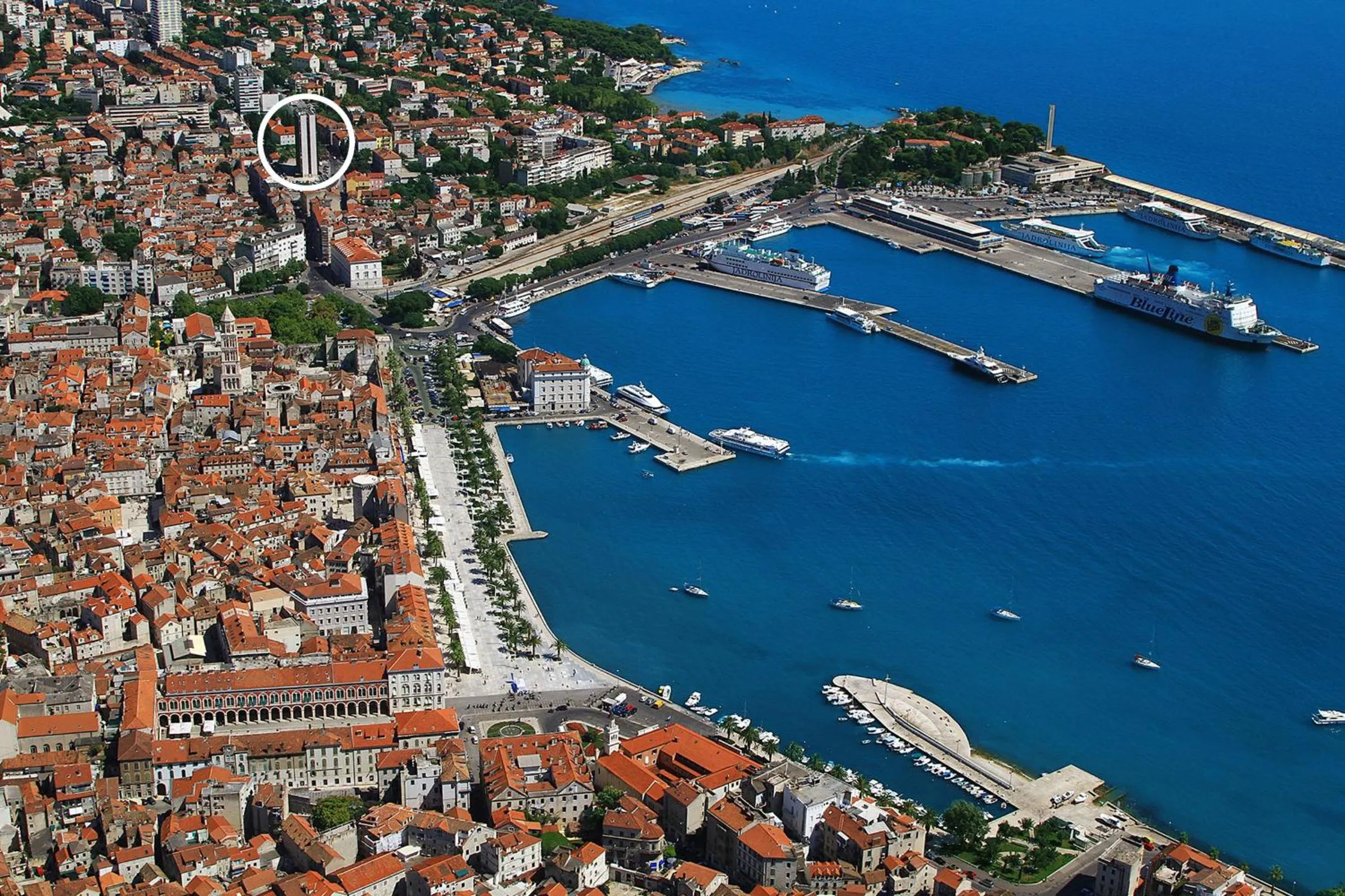 Facade/entrance in The View Luxury Rooms