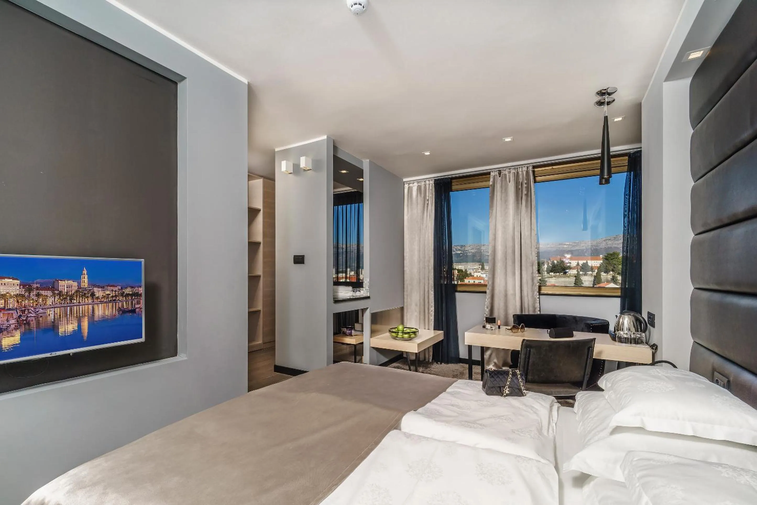 Bedroom, Bed in The View Luxury Rooms