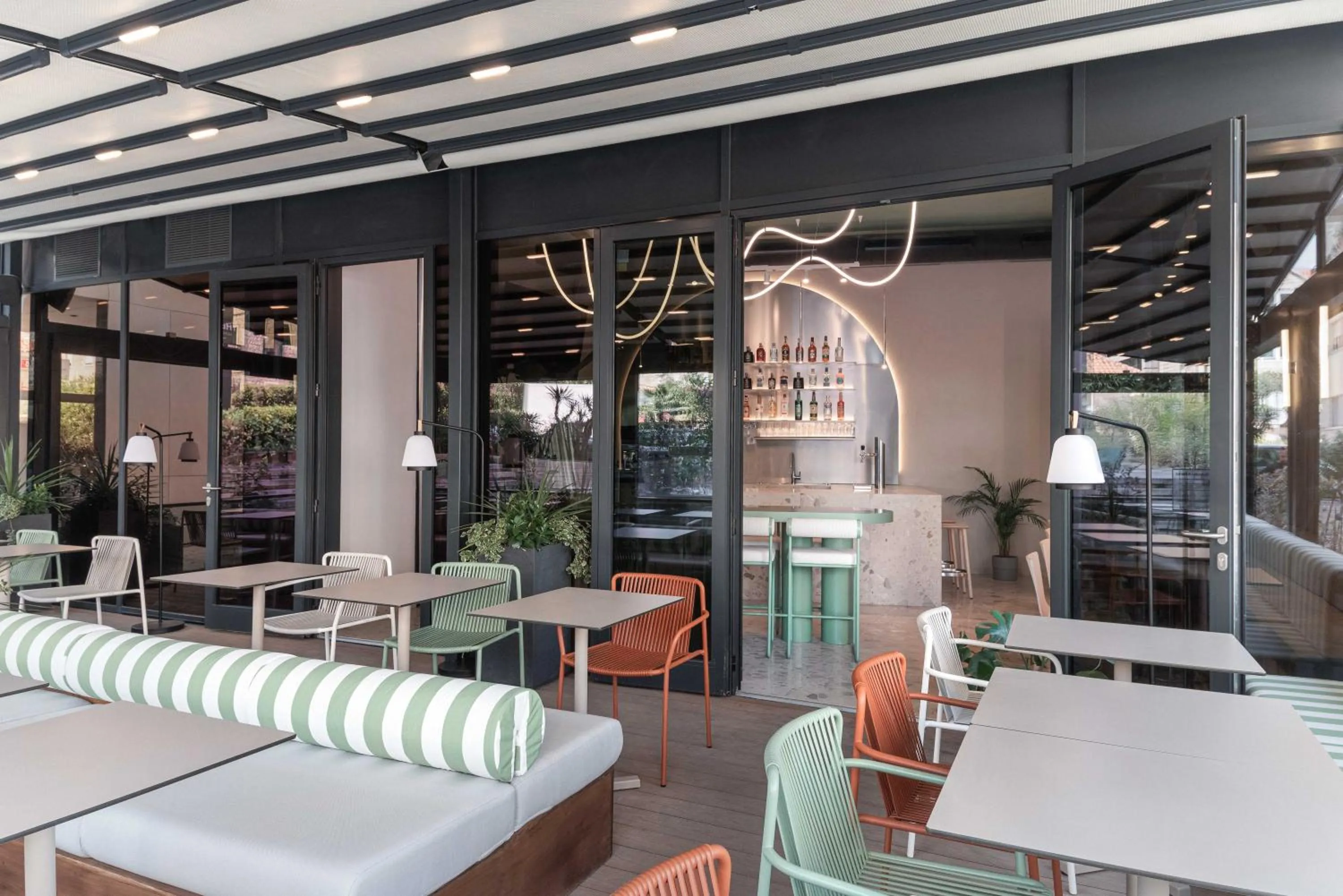 Restaurant/places to eat in The View Luxury Rooms