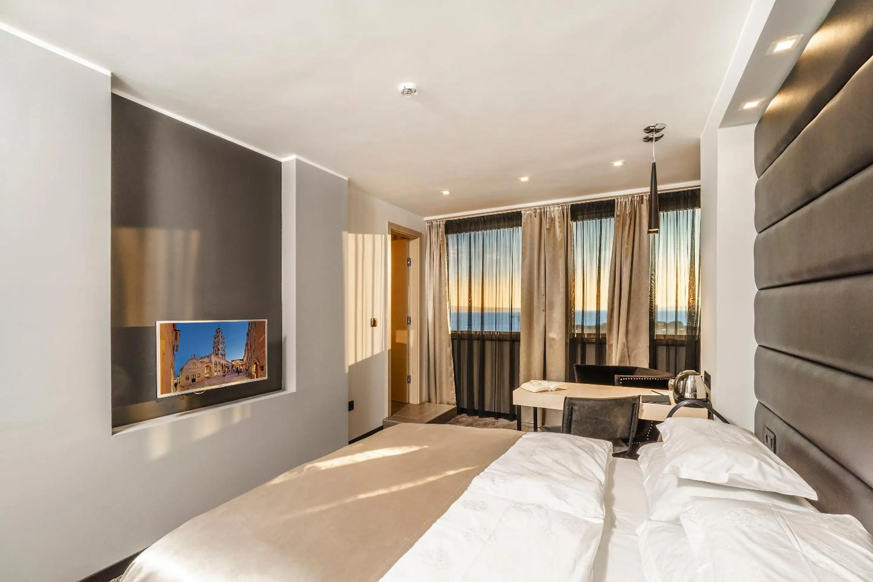 Bedroom, Bed in The View Luxury Rooms