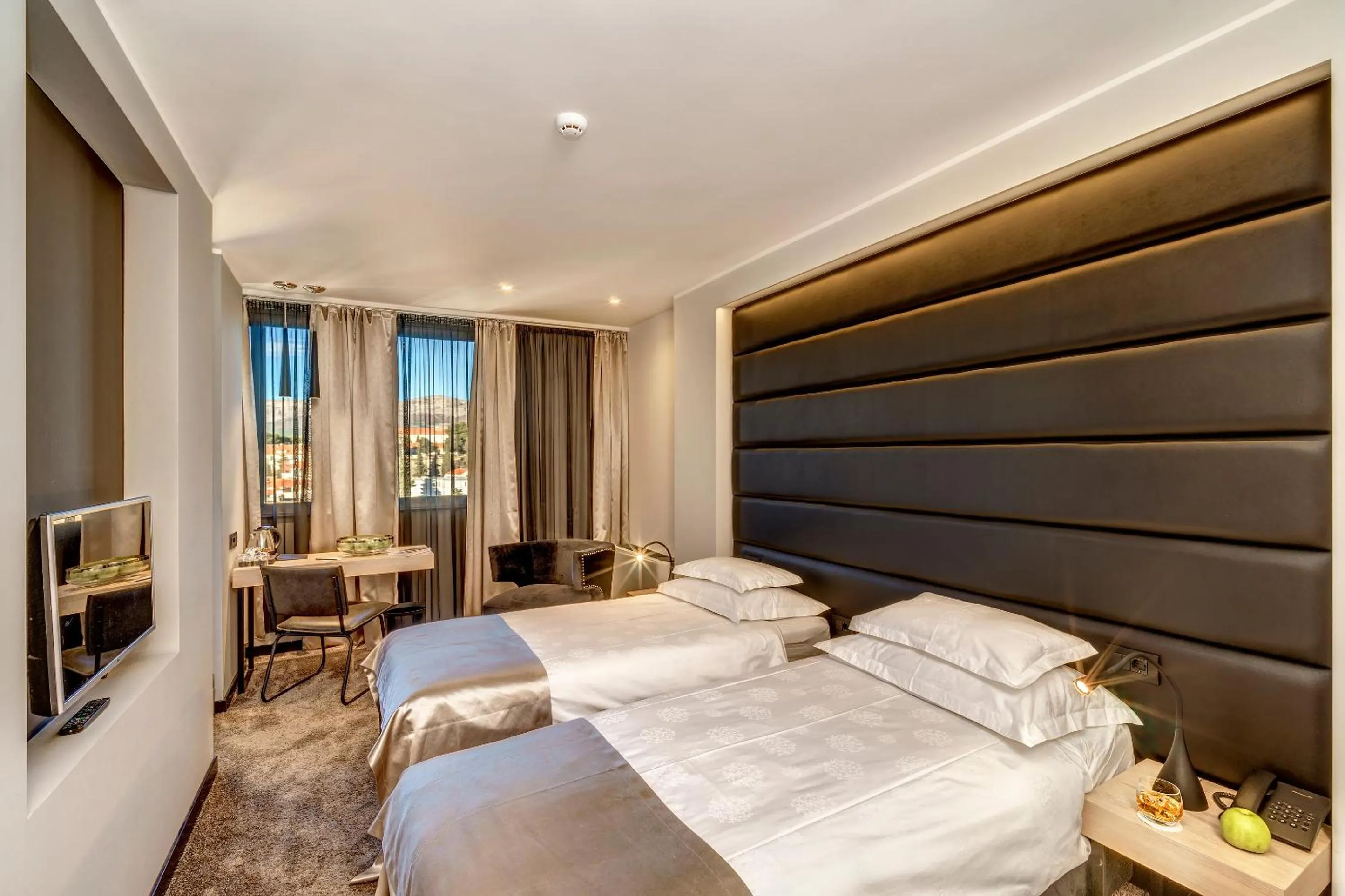 Seating area, Bed in The View Luxury Rooms